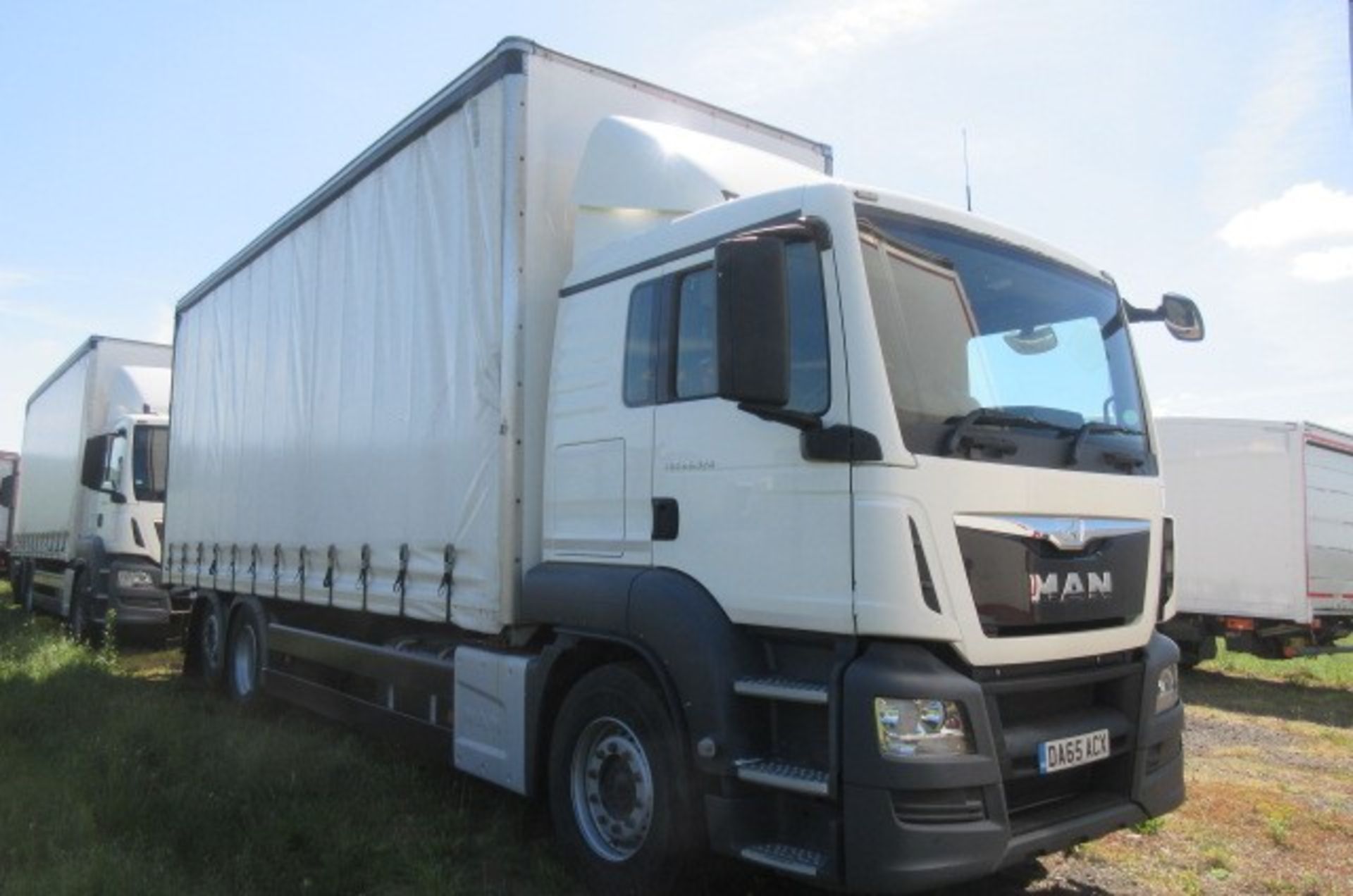 MAN TGS 26.320 6X2-2BL Euro 6 rigid curtainside (DA65 ACX) - Image 3 of 9