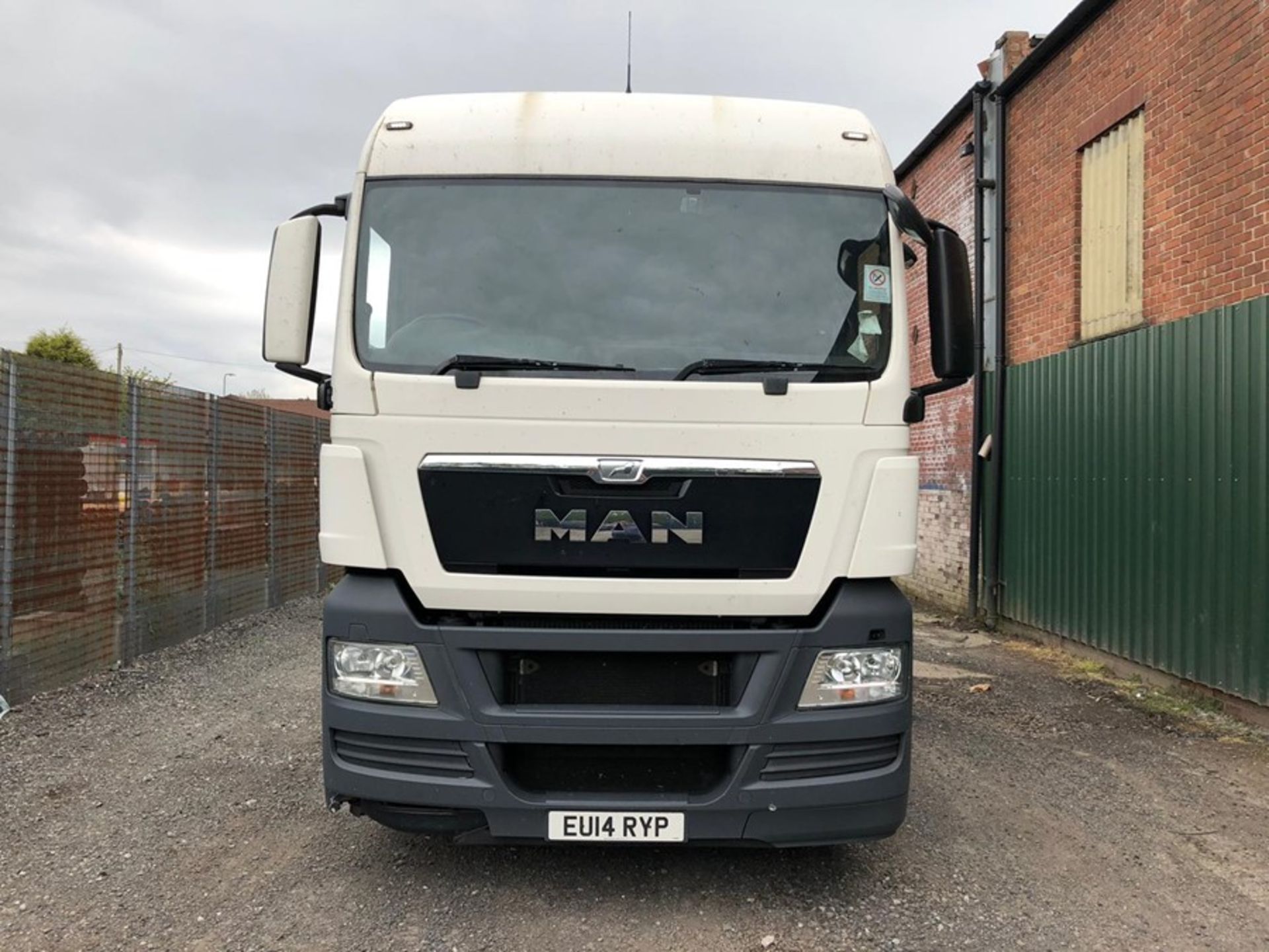 MAN TGX 26.480 6x2/2 BLS Tractor Unit (EU14 RYP) - Image 11 of 19