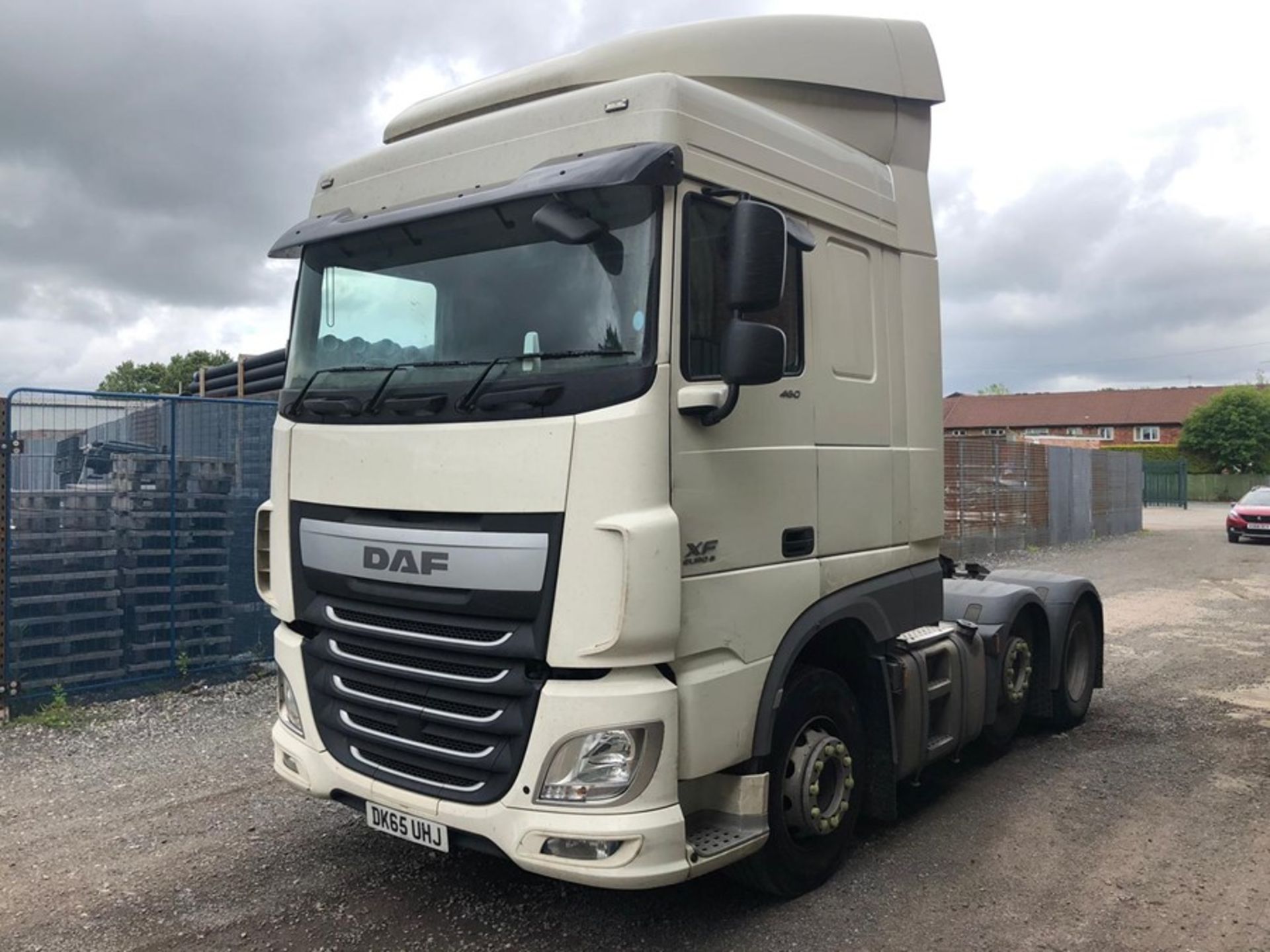 DAF XF460 FTG 6x2 Euro 6 mid lift tractor unit (DK65 UHJ)