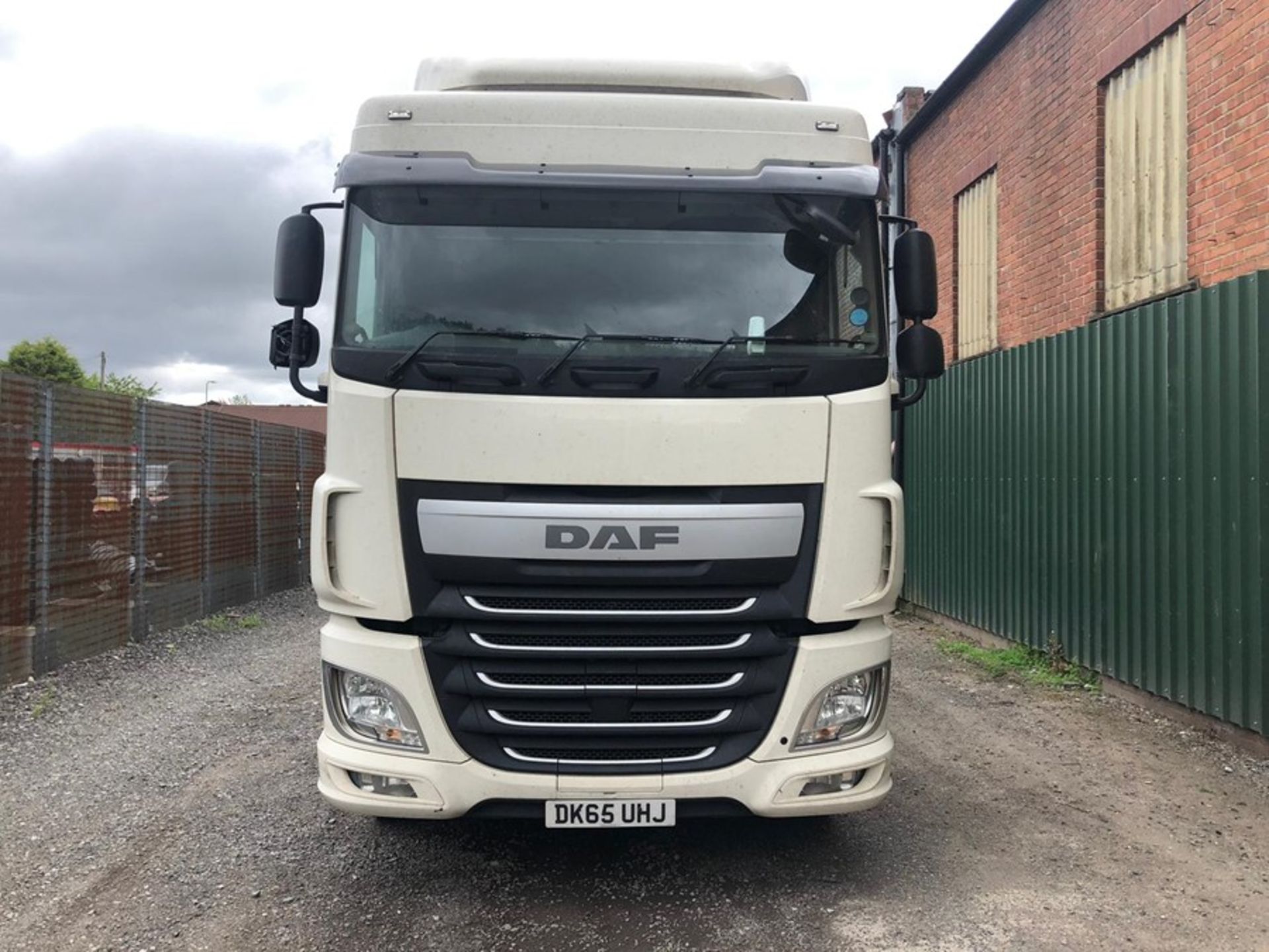 DAF XF460 FTG 6x2 Euro 6 mid lift tractor unit (DK65 UHJ) - Image 4 of 12