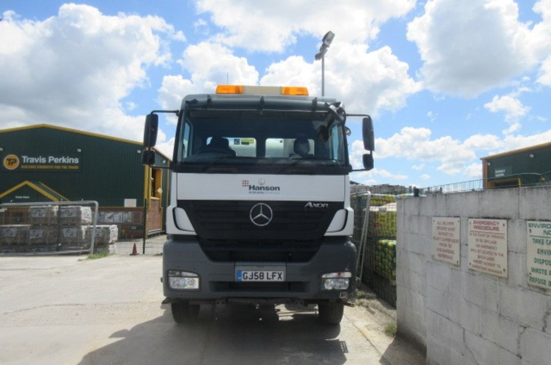 Mercedes Axor Concrete Mixer (GJ58 LFX) - Image 3 of 33