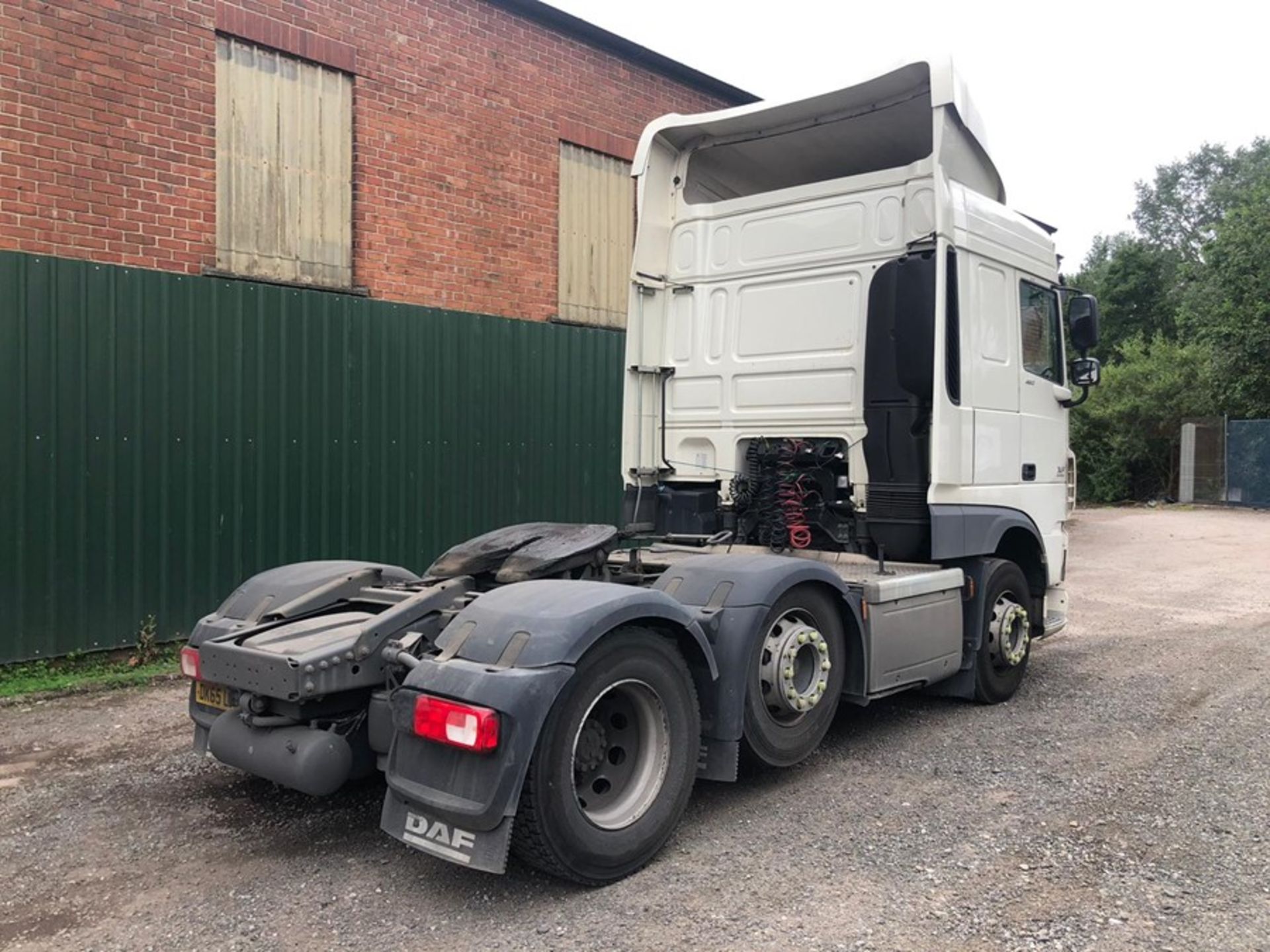 DAF XF460 FTG 6x2 Euro 6 mid lift tractor unit (DK65 UHJ) - Image 5 of 12