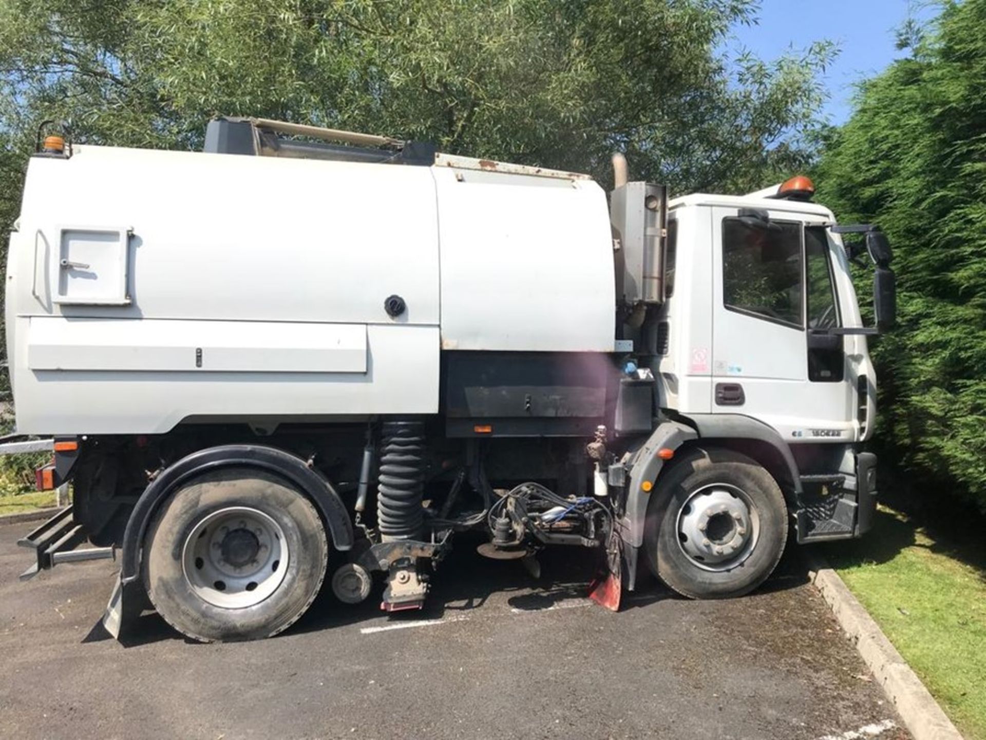 Johnston 650 dual sweep street sweeper (2009)