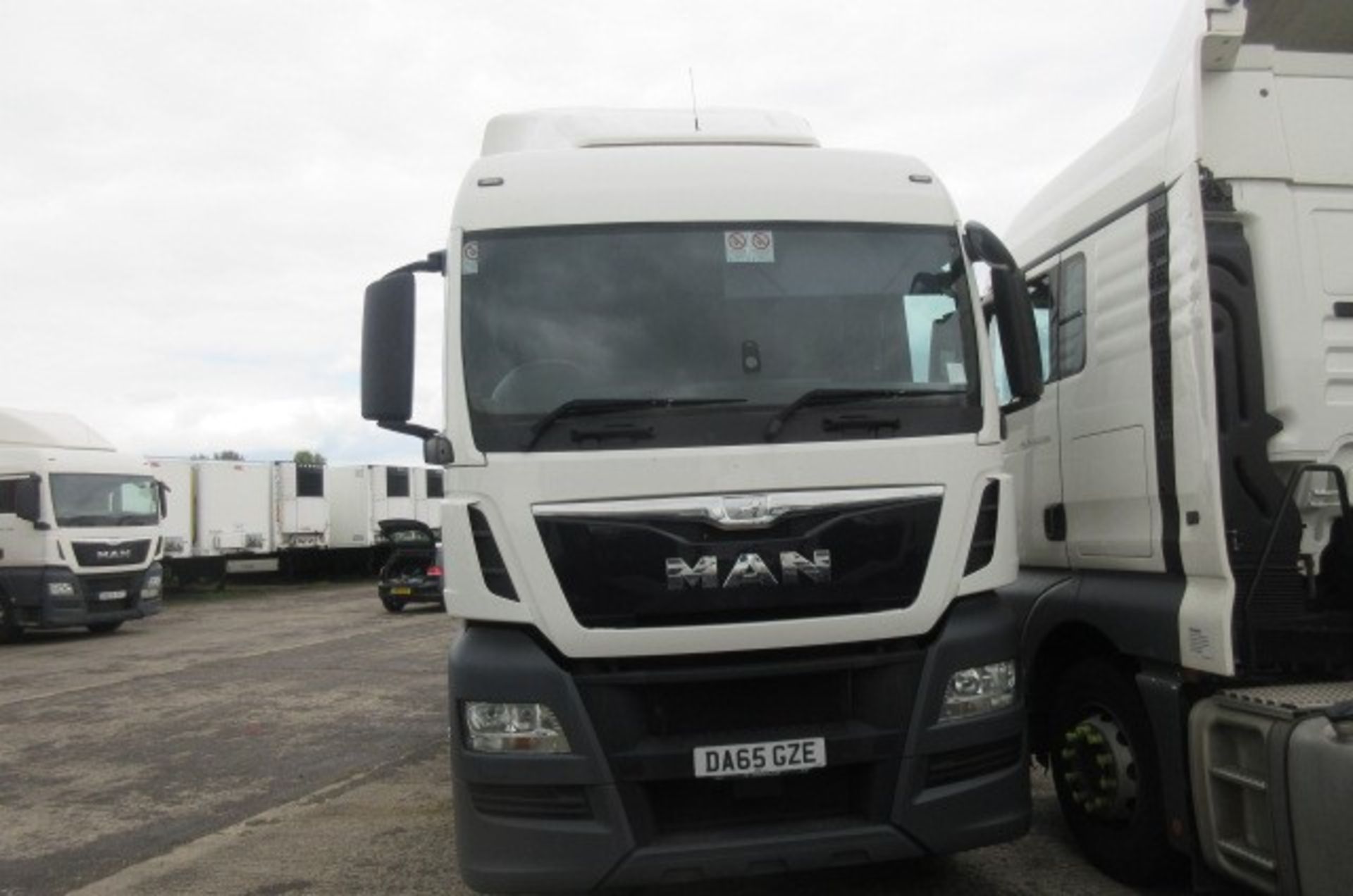 MAN TGX 26.480 6X2/2 BLS auto tractor unit (DA65 GZE) - Image 3 of 11