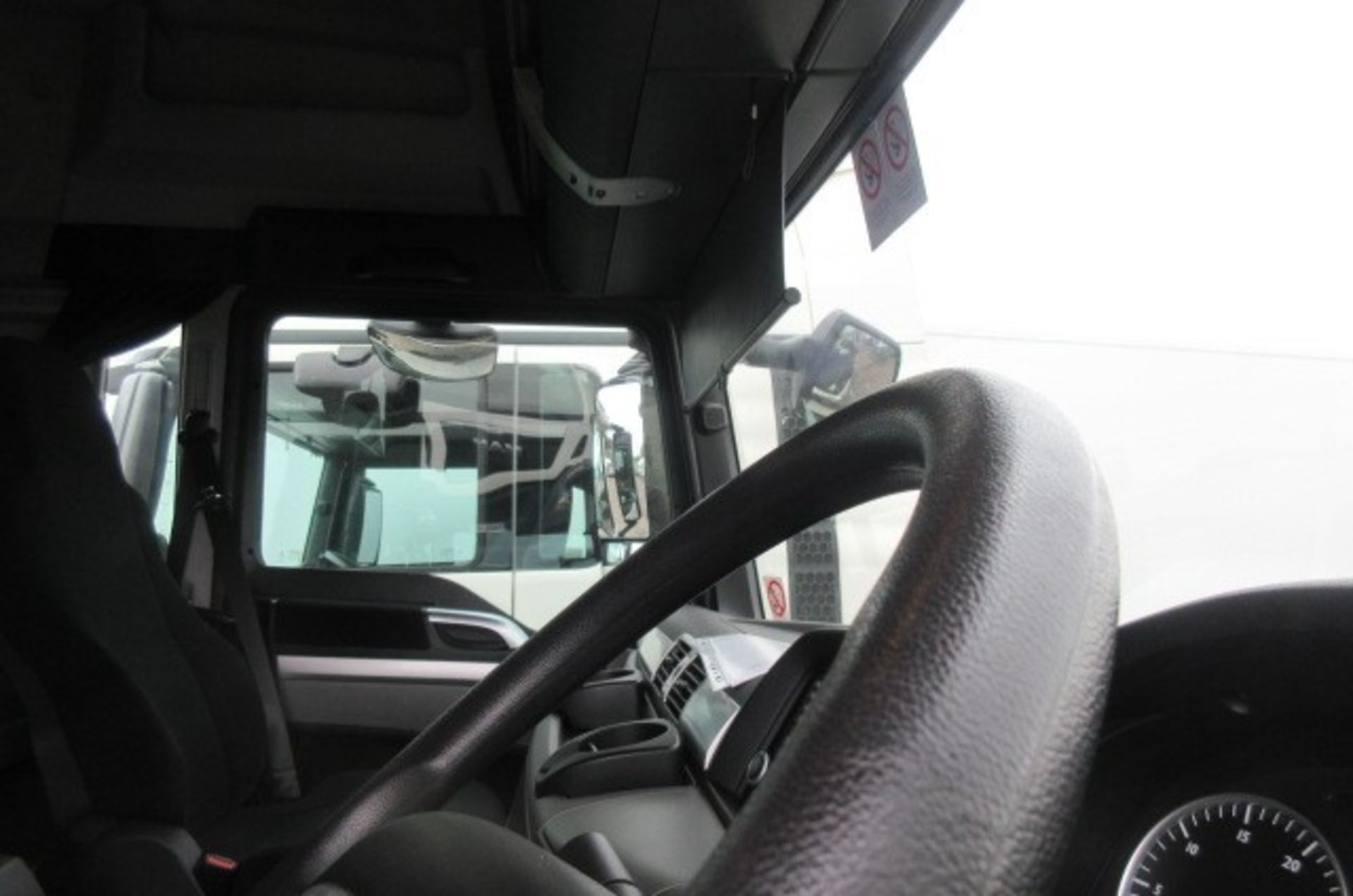 MAN TGX 26.480 6X2/2 BLS auto tractor unit (DA65 GZE) - Image 8 of 11