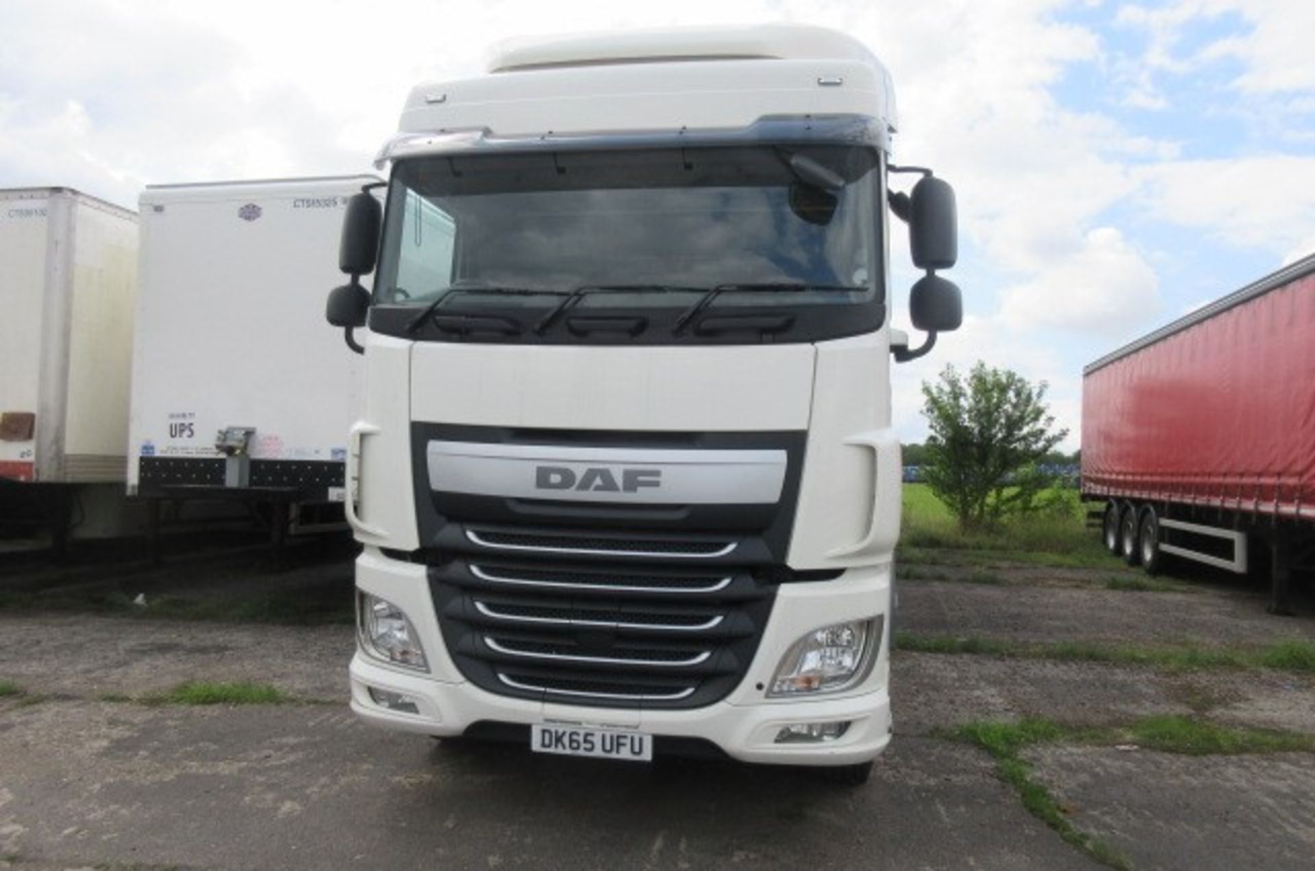 DAF XF 460 Euro 6 FTG 6x2 auto tractor unit (DK65 UFU) - Image 3 of 12