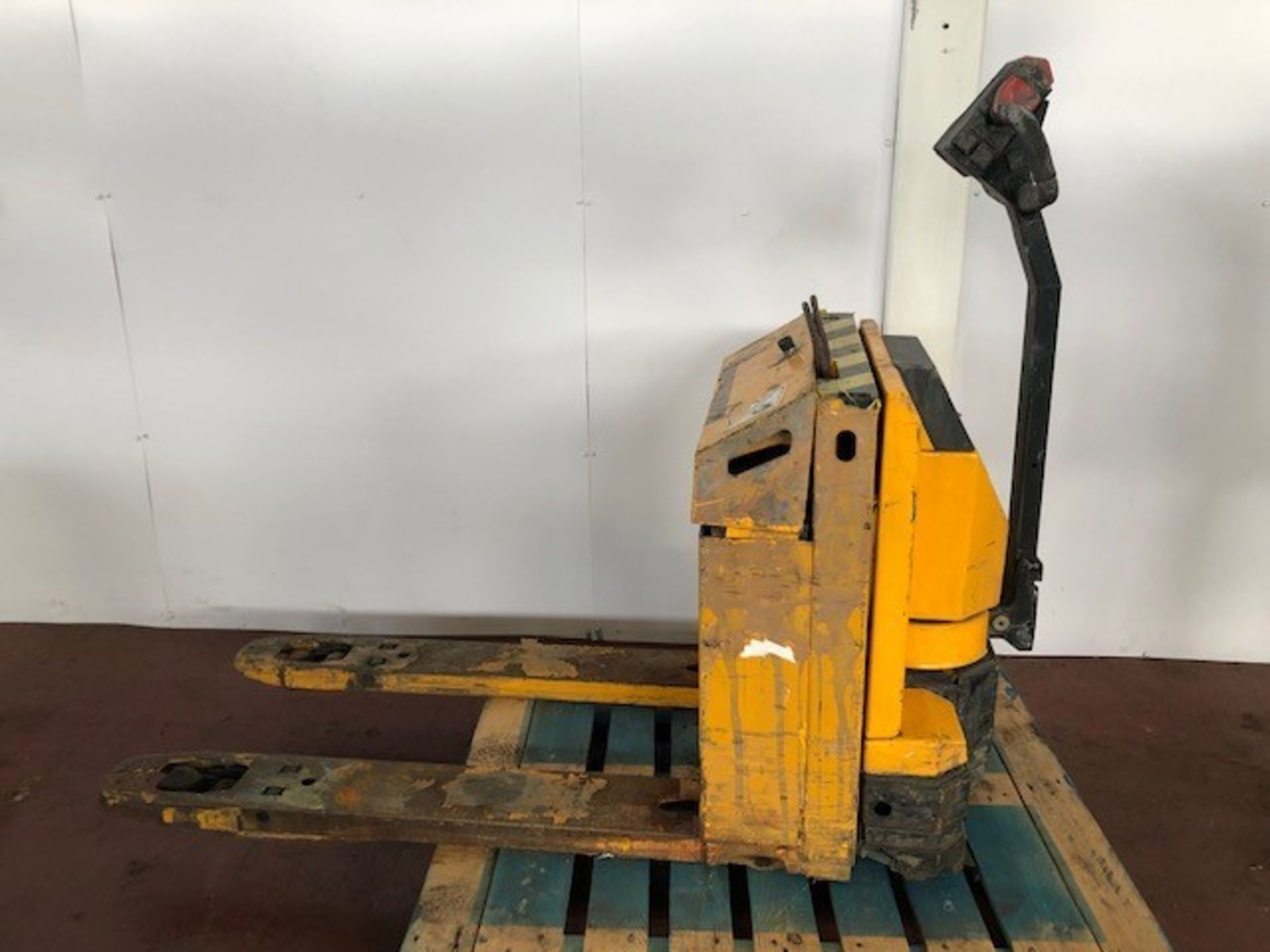 Jungheinrich electric pallet truck