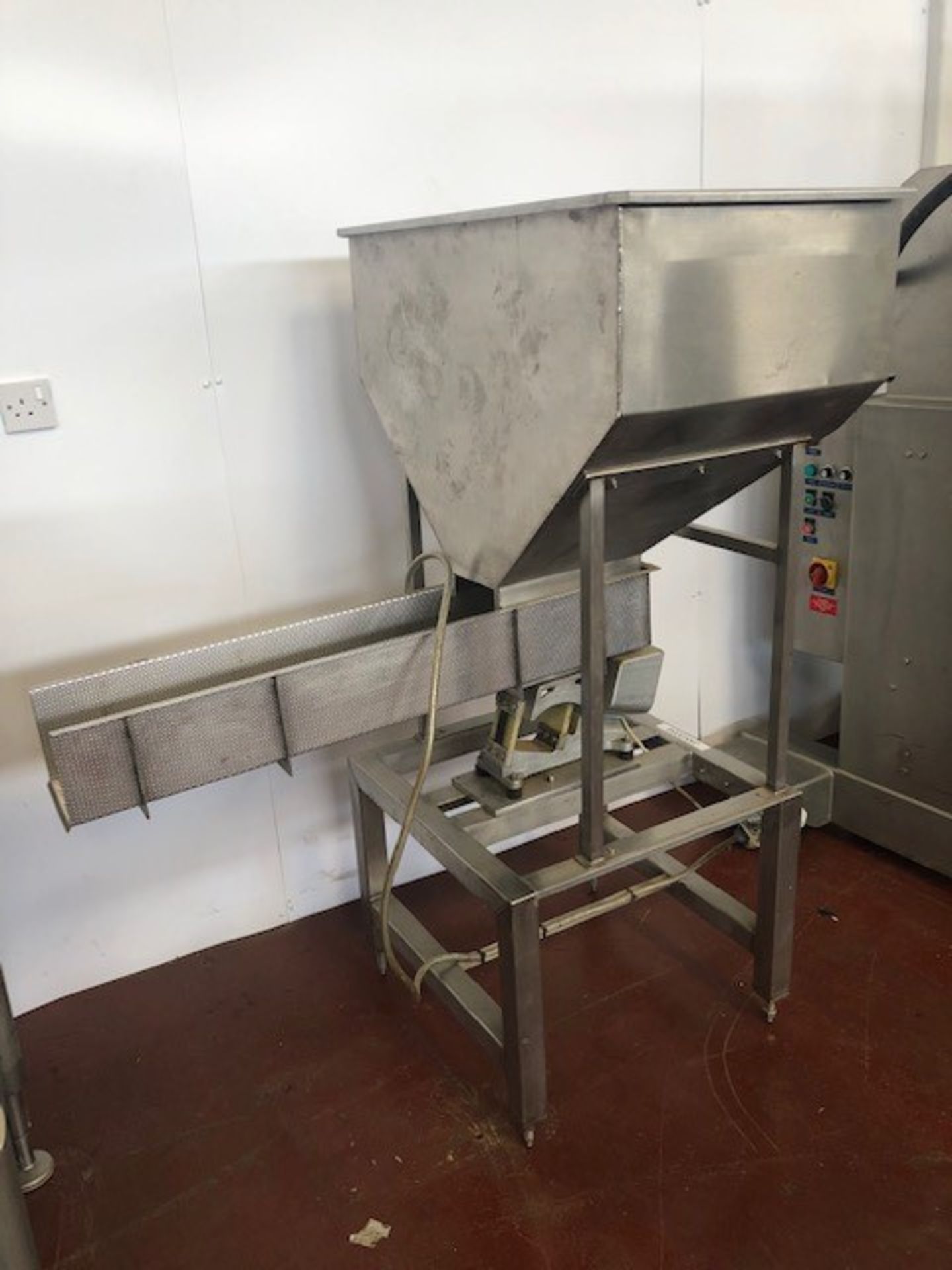 stainless steel hopper and vibratory feeder - Image 4 of 4