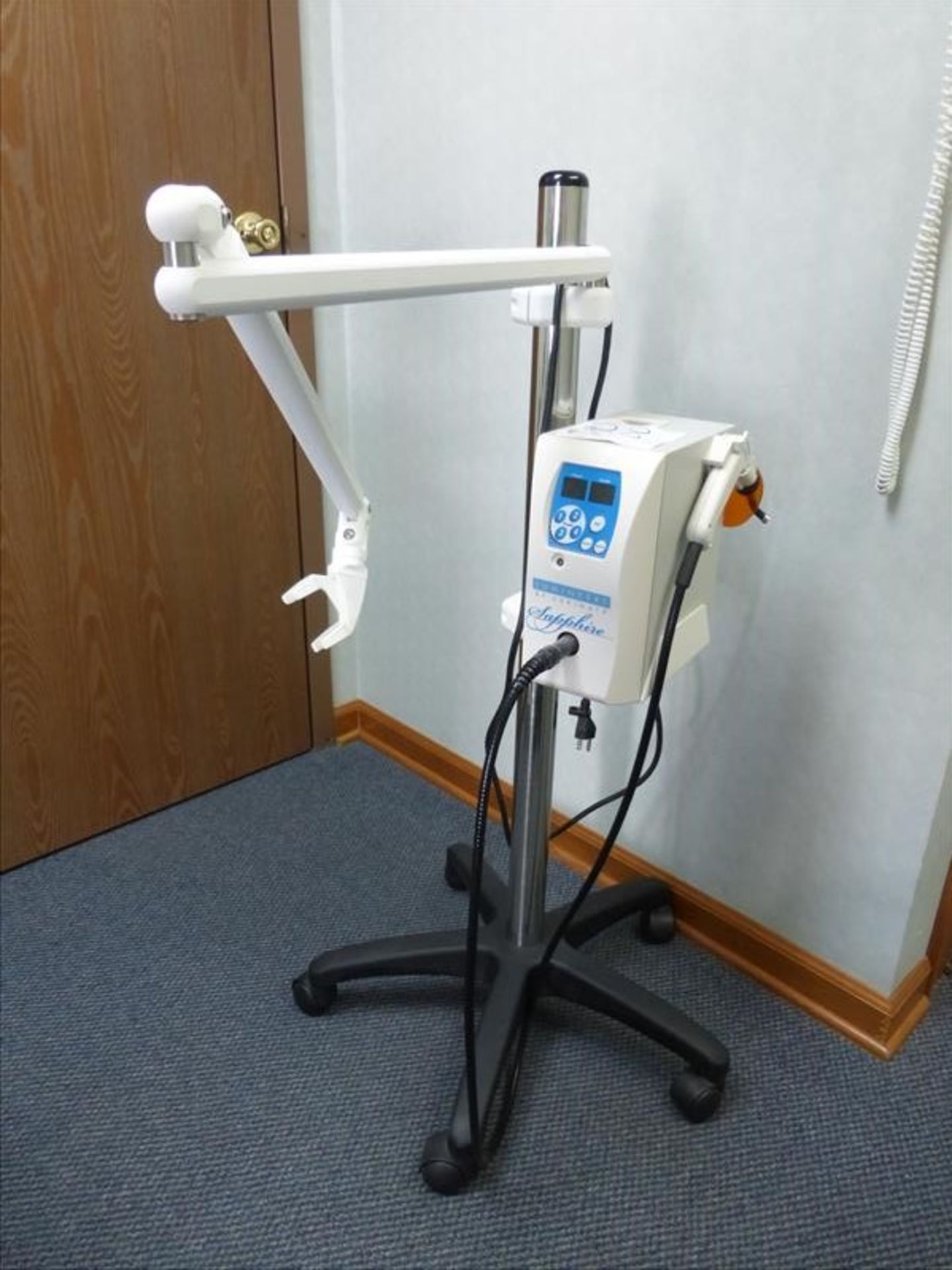 Sapphire Lumineers teeth whitener with mobile stand. [Winner will be determined based on sum of bids