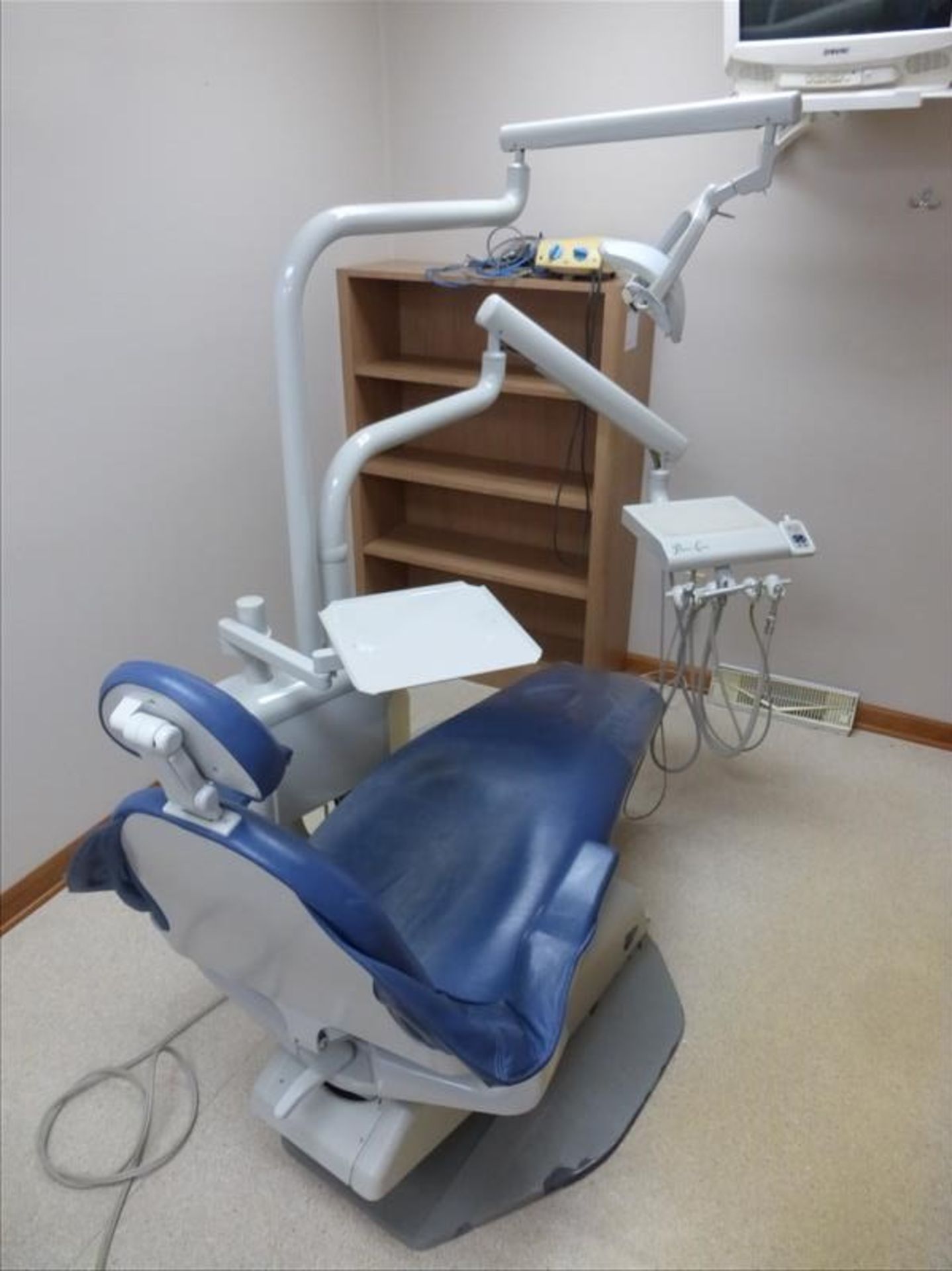 Pelton & Crane dental chair, model SP15 w/ delivery system, dental light and matching doctor and