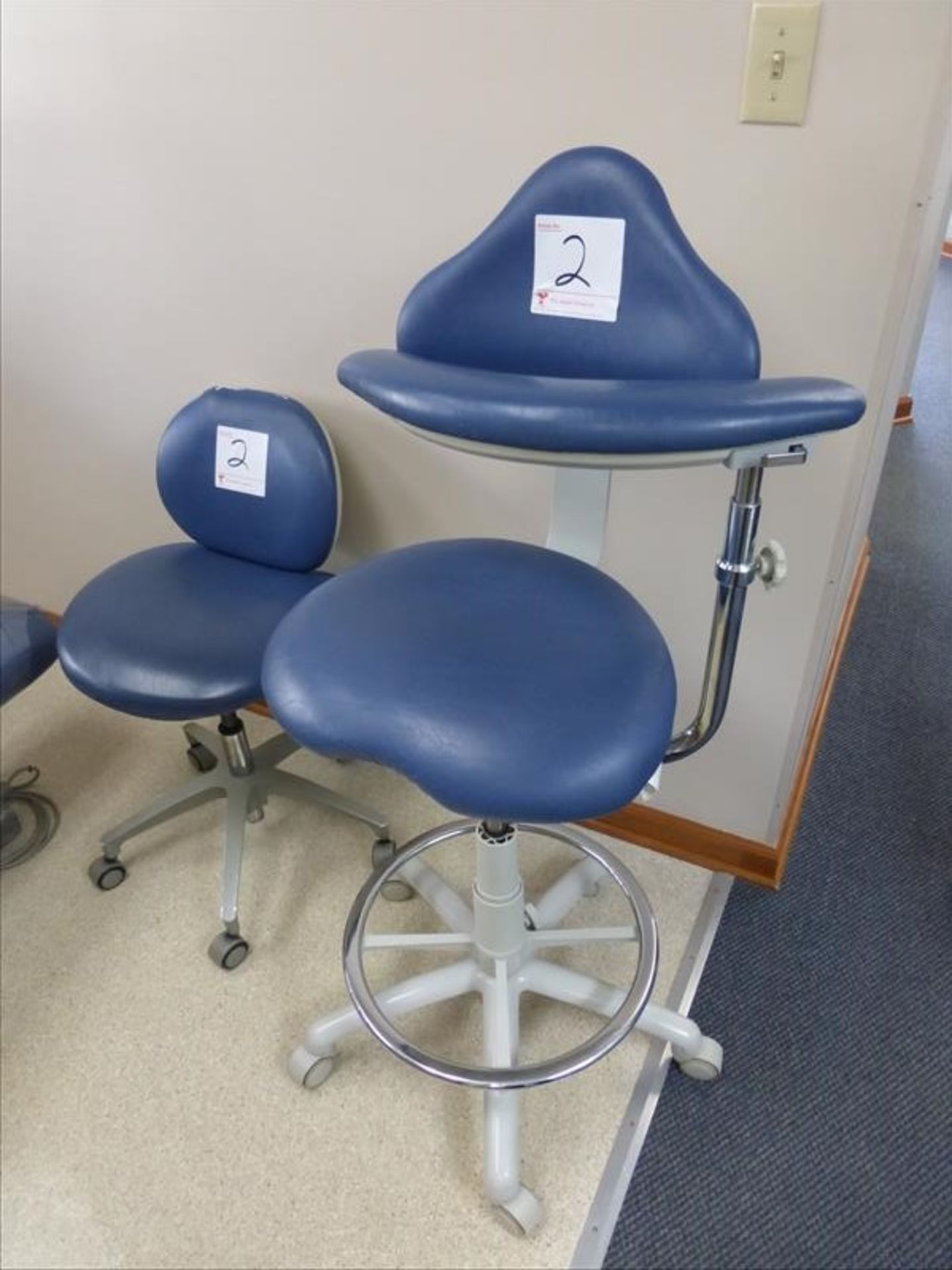 Pelton & Crane chair, model SP30 w/ delivery system, dental light, "The Executive" central console - Image 5 of 17