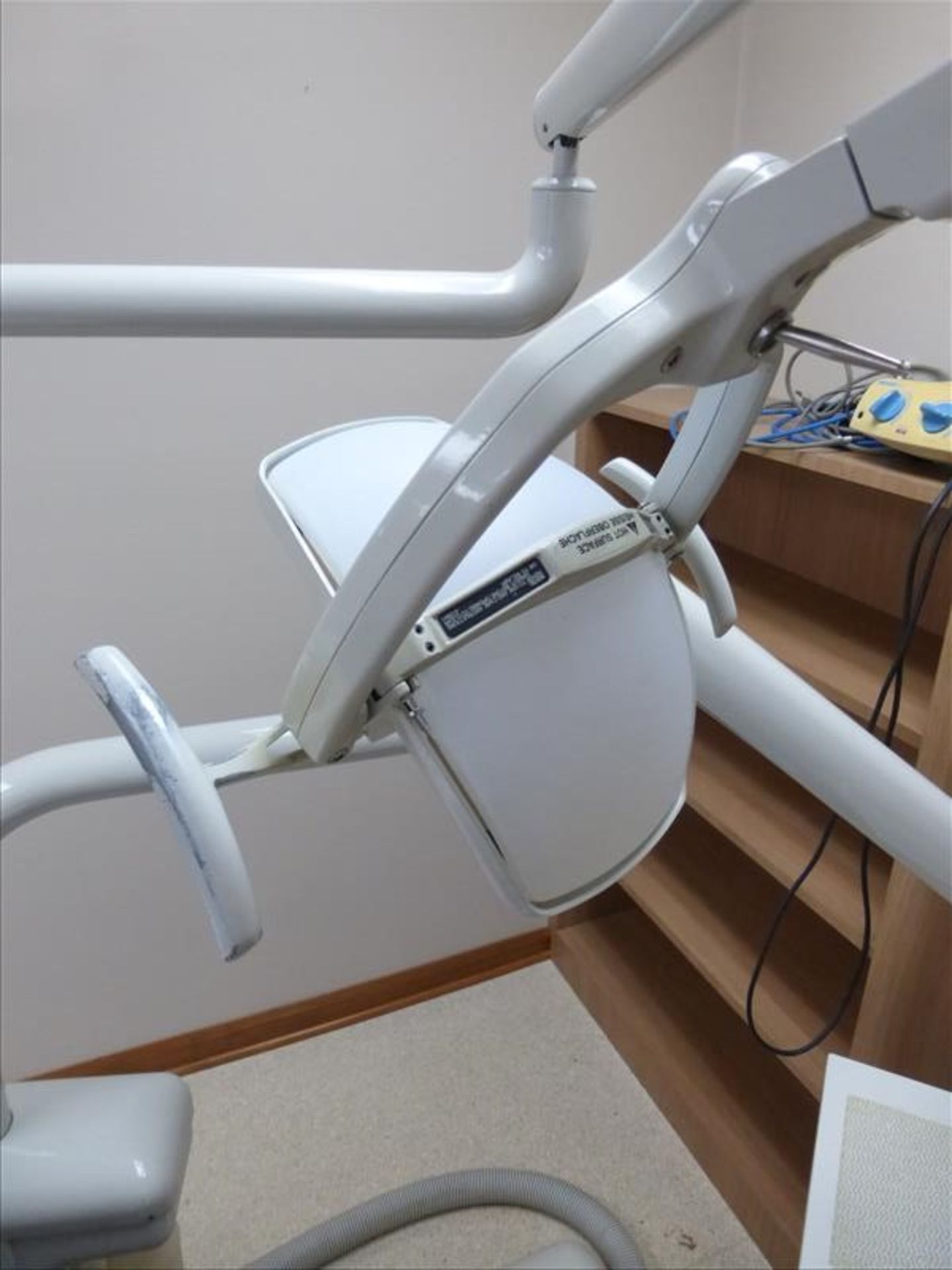 Pelton & Crane dental chair, model SP15 w/ delivery system, dental light and matching doctor and - Image 3 of 7