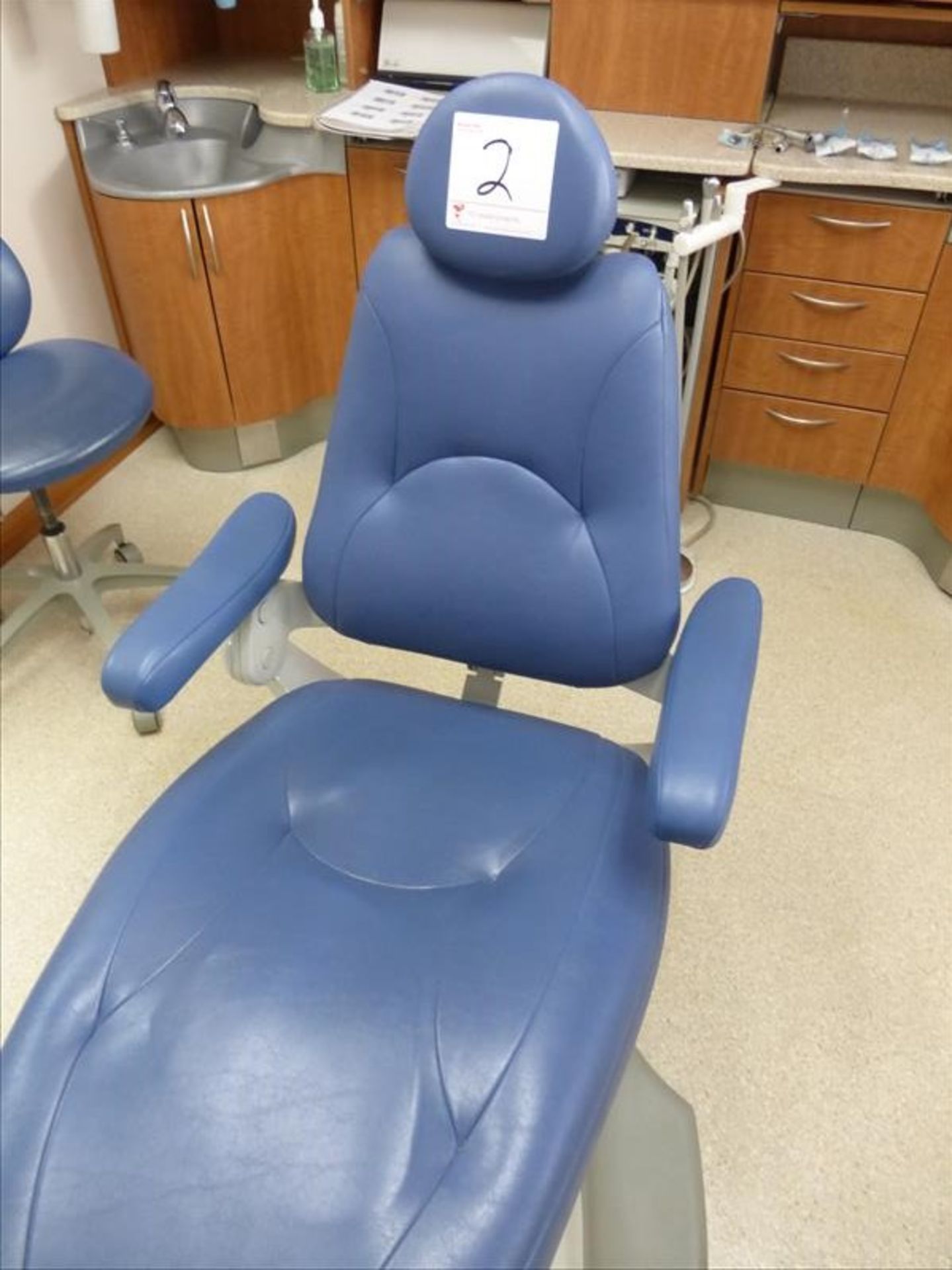 Pelton & Crane chair, model SP30 w/ delivery system, dental light, "The Executive" central console - Image 2 of 17