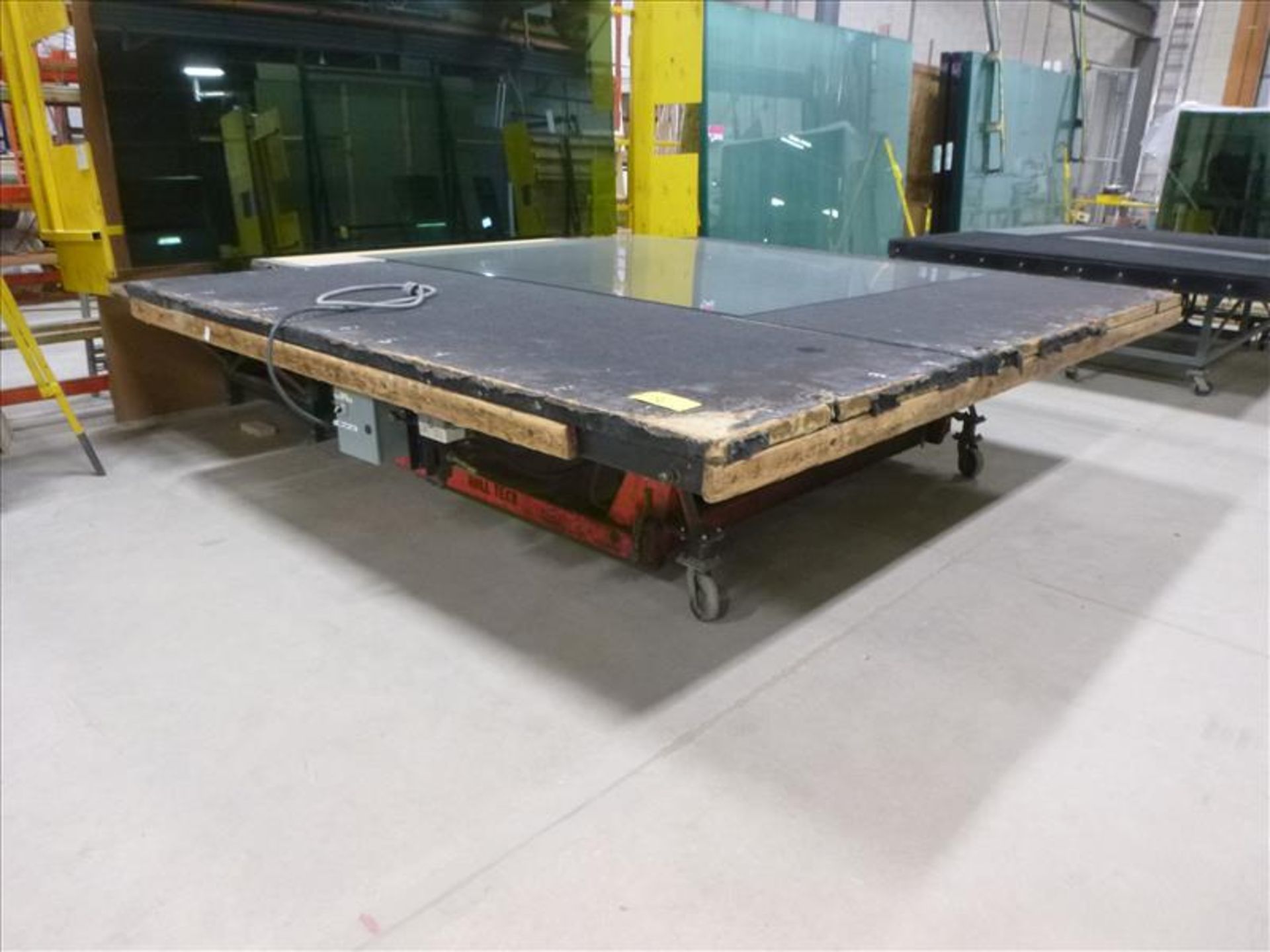 Rolltech 9' x 12' glass cutting air table c/w hydraulic tilt & breaker bar