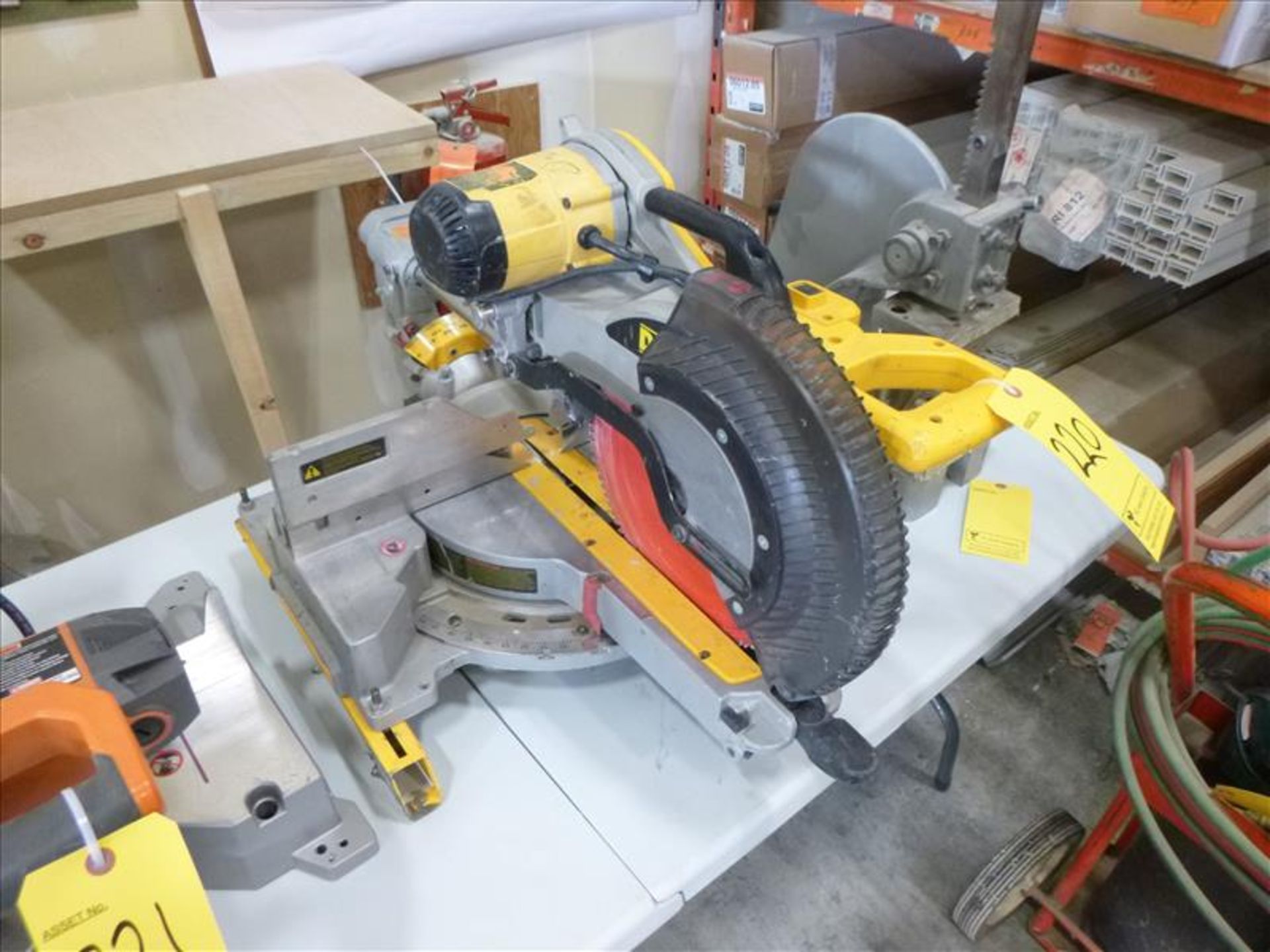 DeWalt 12" sliding mitre saw