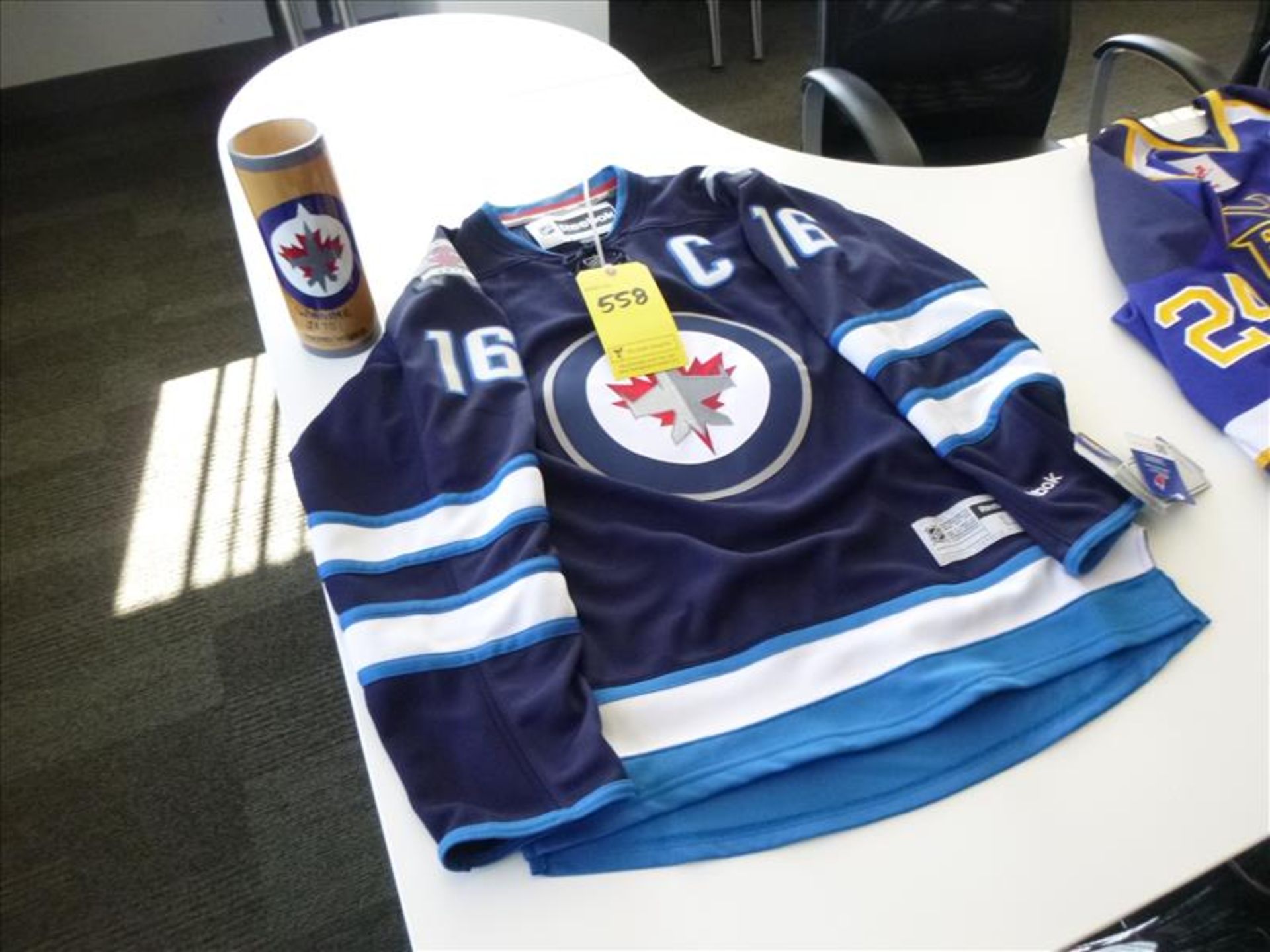 Winnipeg Jets jersey, no. 16