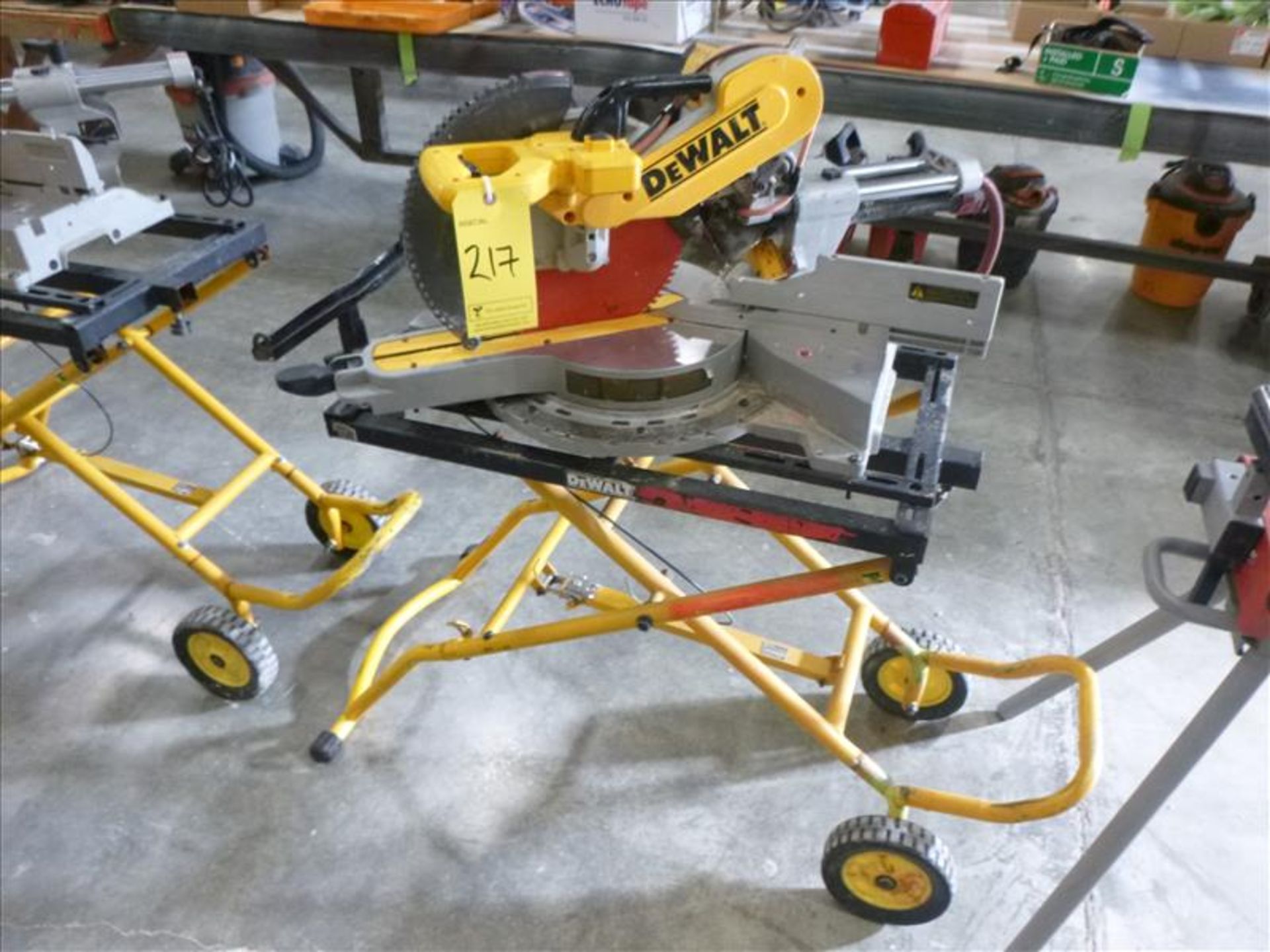 DeWalt 10" portable sliding mitre saw c/w collapsible hand cart