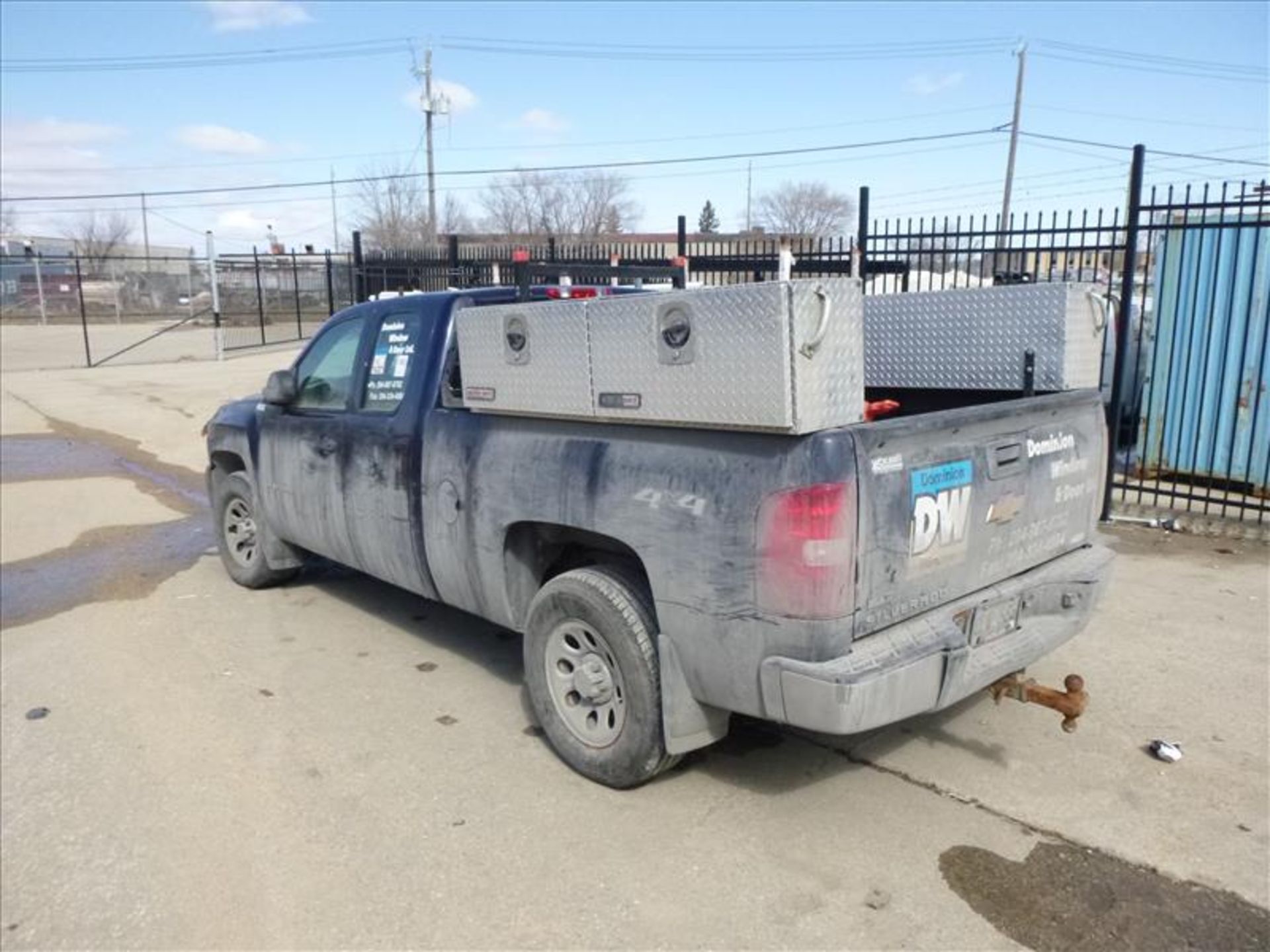 2010 Chevrolet Silverado 4X4 pick-up truck, approx. 115,000 km c/w Weather Guard storage - Image 2 of 5