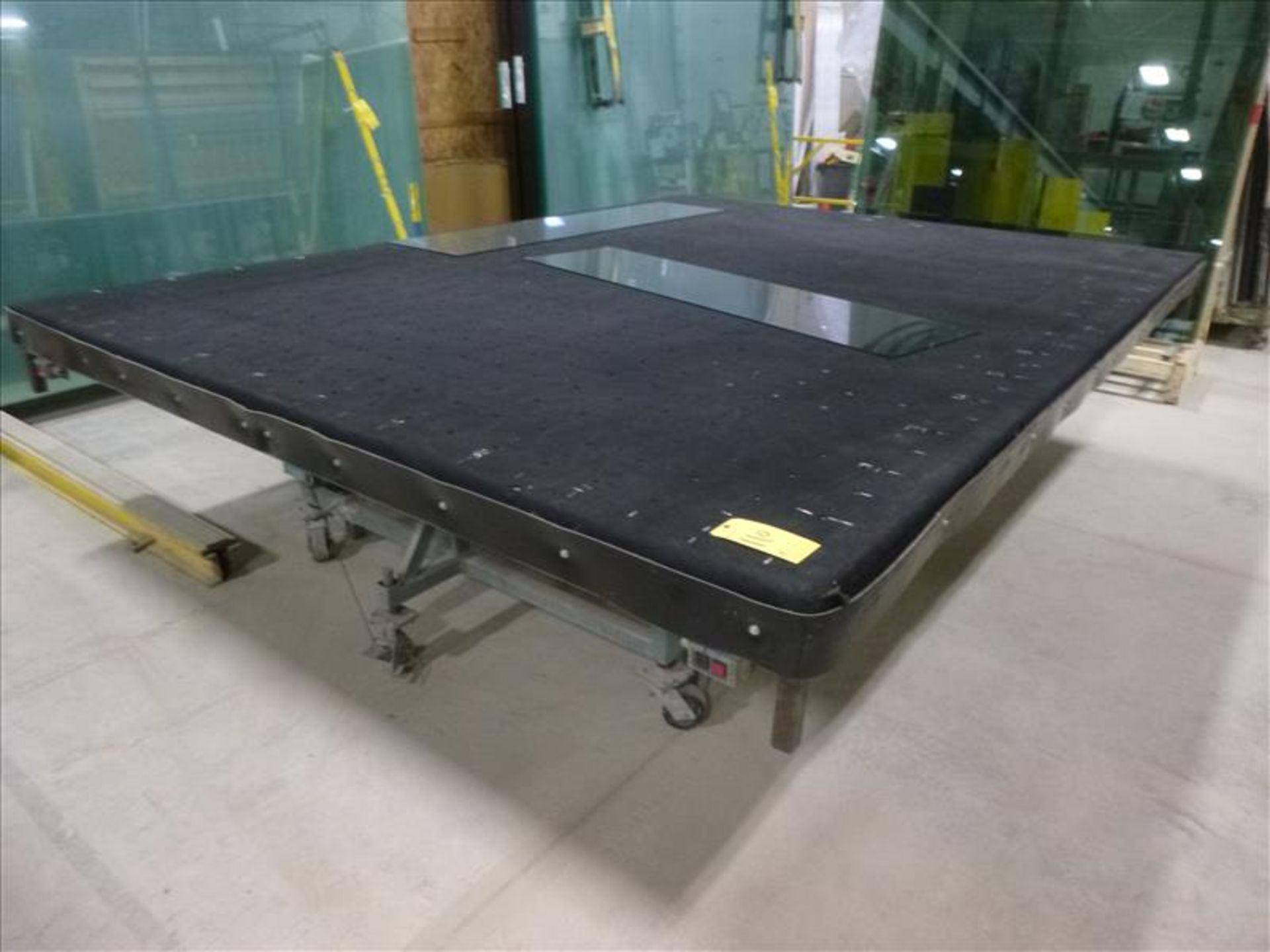 9' x 12' glass cutting air table (removal restrictions apply)