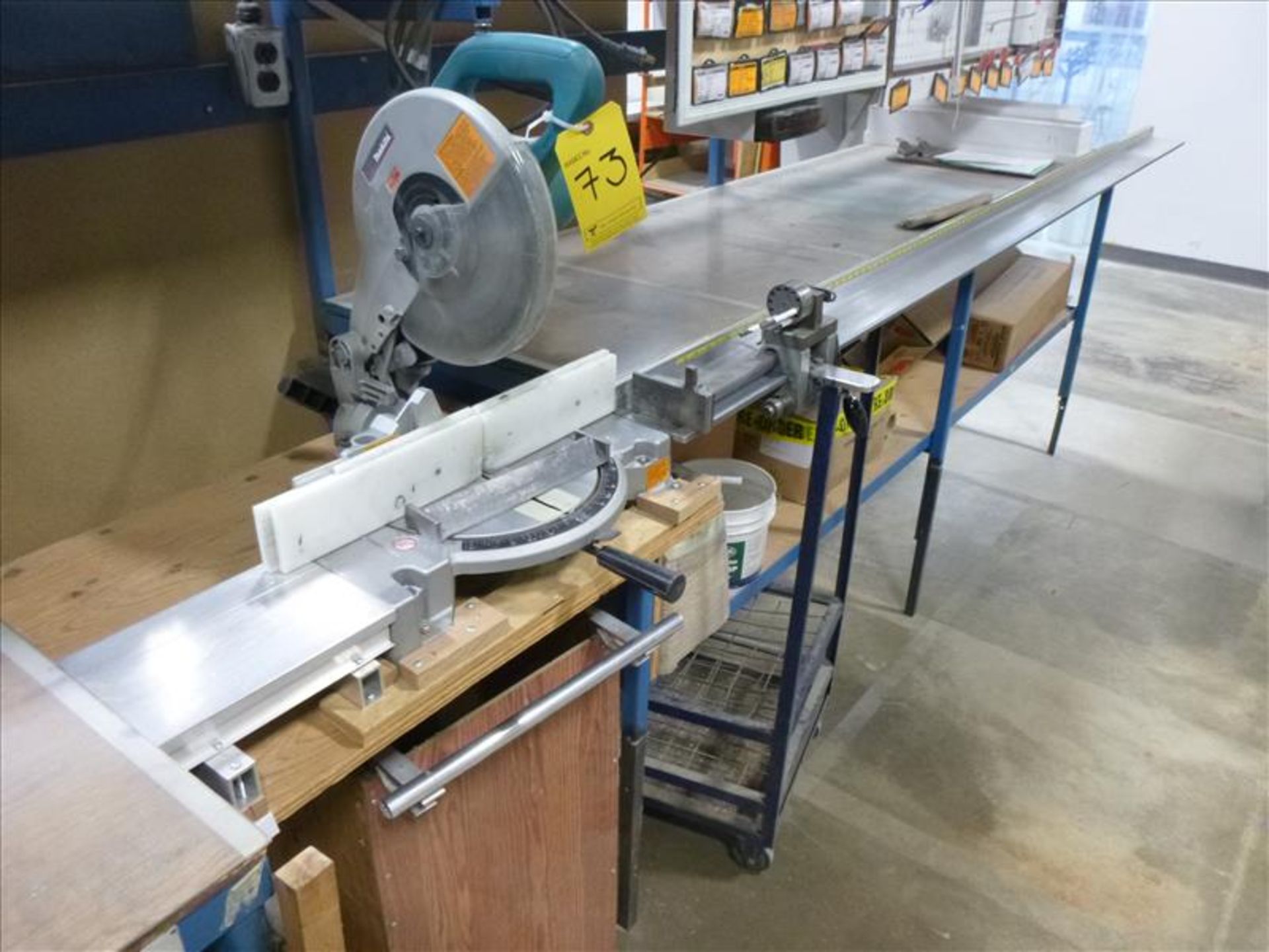 Makita 10" mitre saw c/w worktables & length stop [Winner will be determined based on sum of bids on