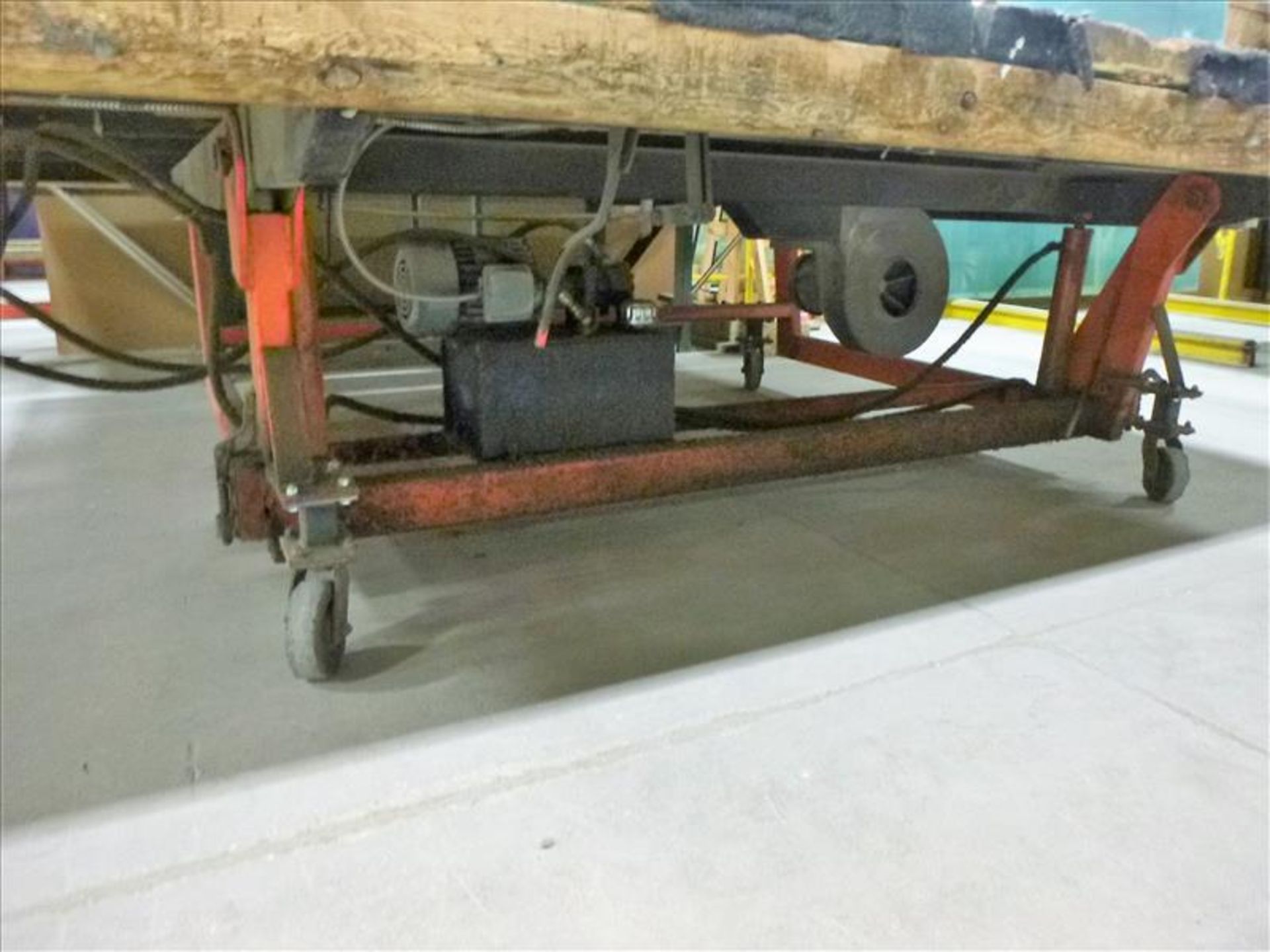 Rolltech 9' x 12' glass cutting air table c/w hydraulic tilt & breaker bar - Image 2 of 2