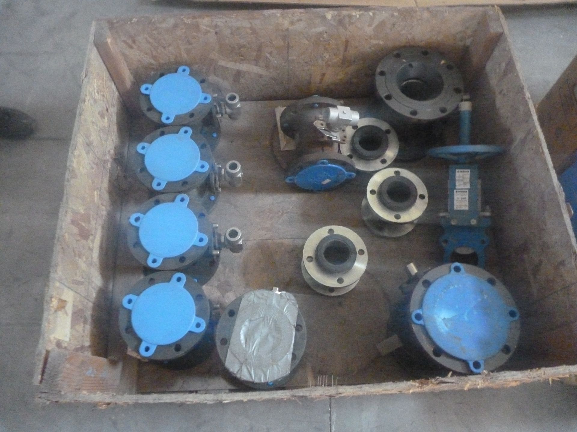 Lot of Sharpe 4" and 6" ball valves