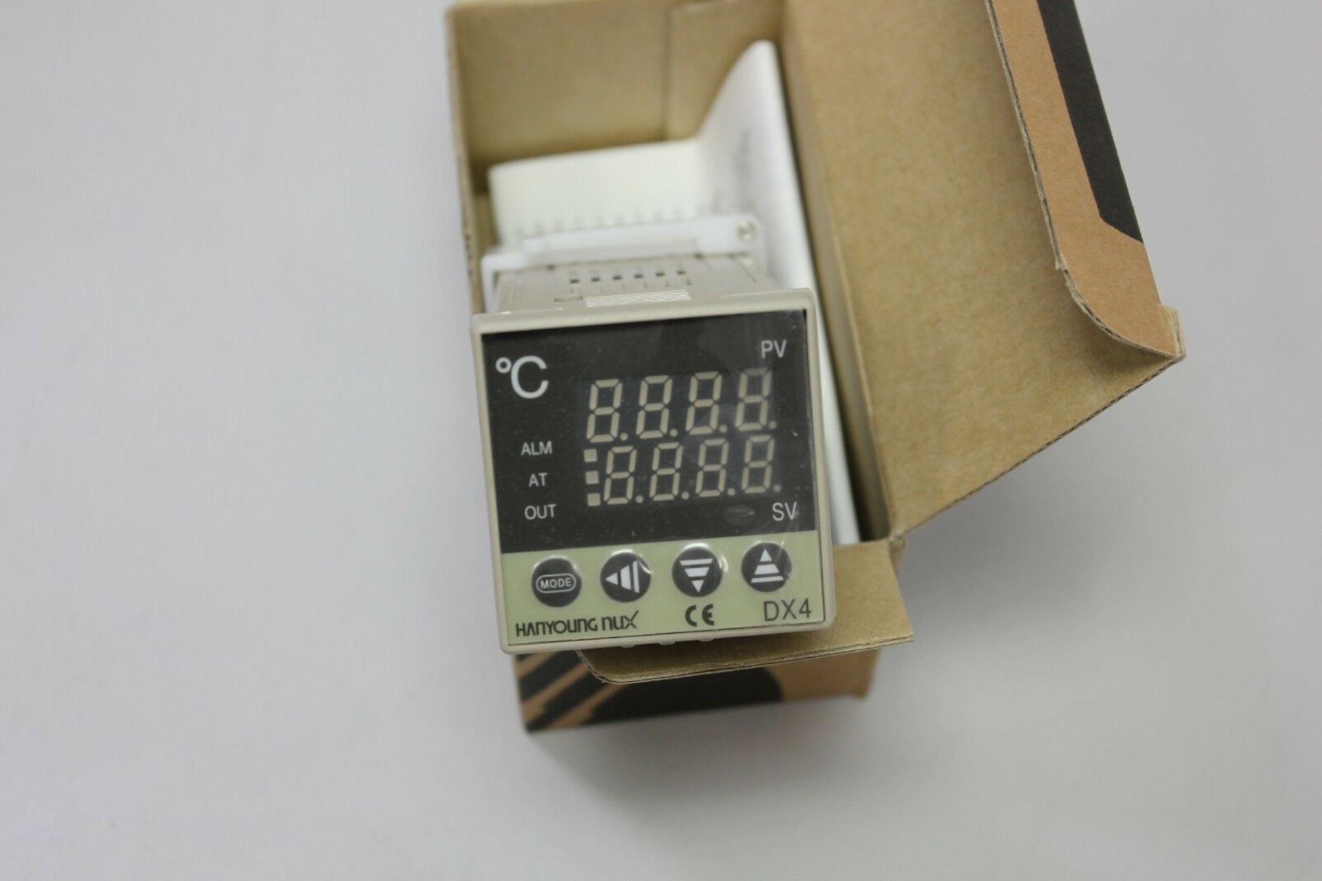 New Hanyoung K-Thermocouple Temperature Controller - Image 3 of 5