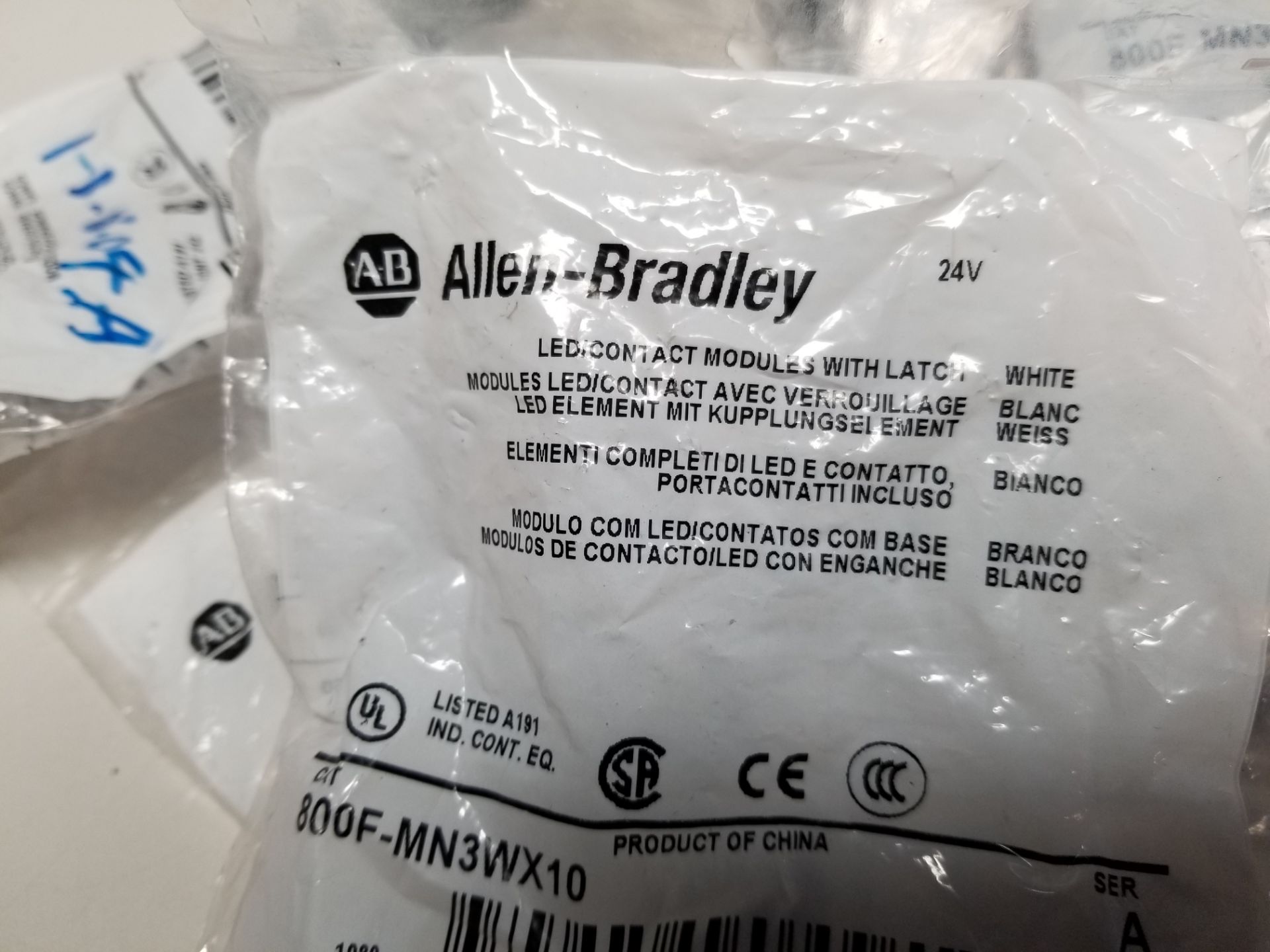 LOT OF NEW ALLEN BRADLEY LED/CONTACT MODULES WITH LATCH - Image 4 of 5
