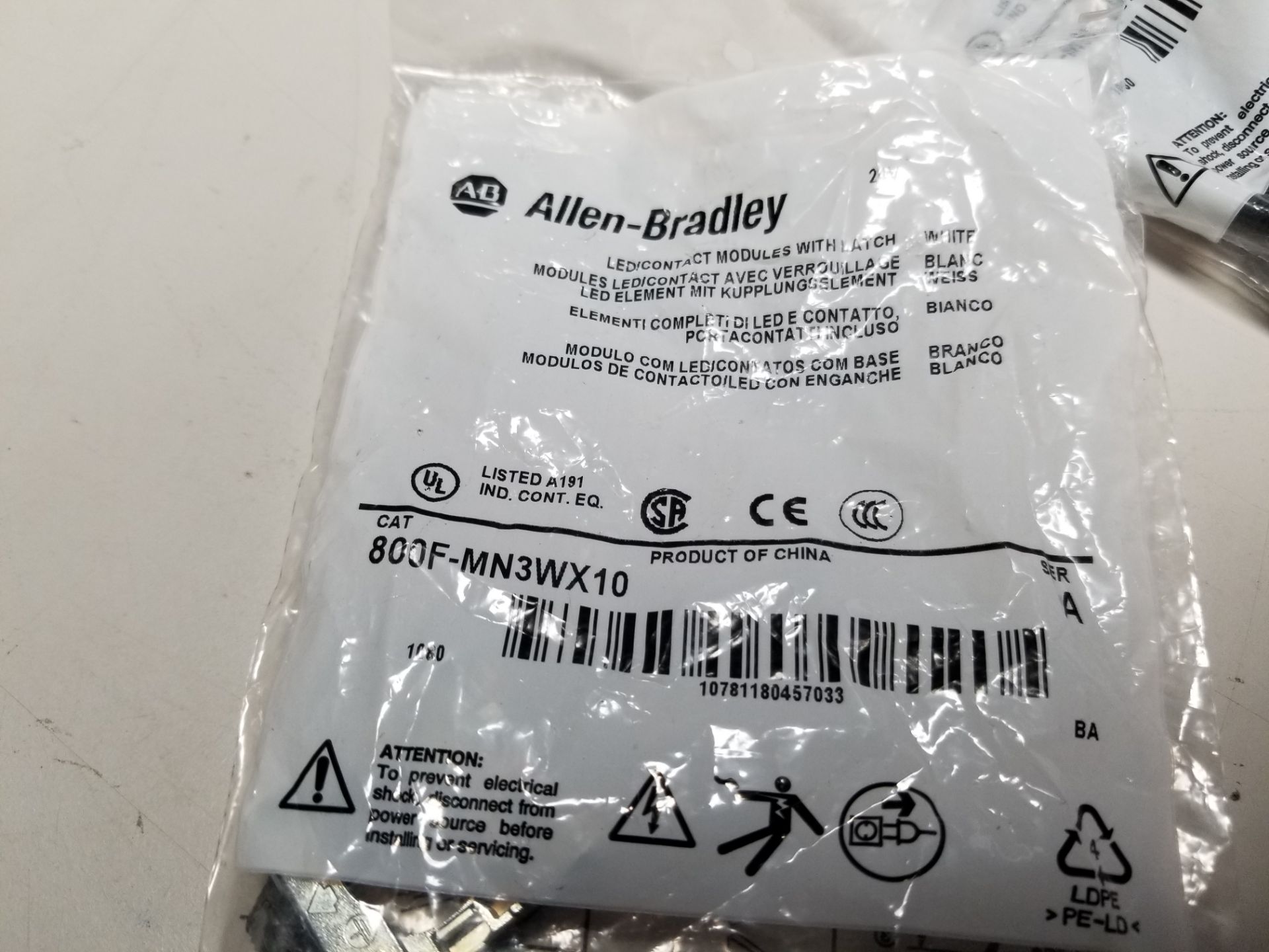 LOT OF NEW ALLEN BRADLEY LED/CONTACT MODULES WITH LATCH - Image 3 of 5