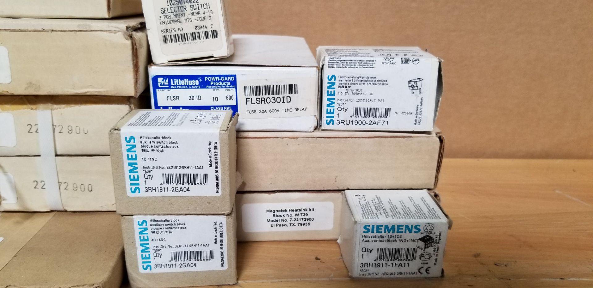 Lot of New Industrial Automation Parts - Siemens,Eaton, Ashcroft,Fisher - Image 7 of 13