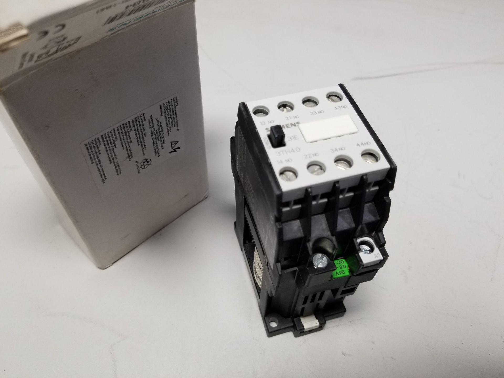 NEW SIEMENS CONTROL RELAY - Image 3 of 4