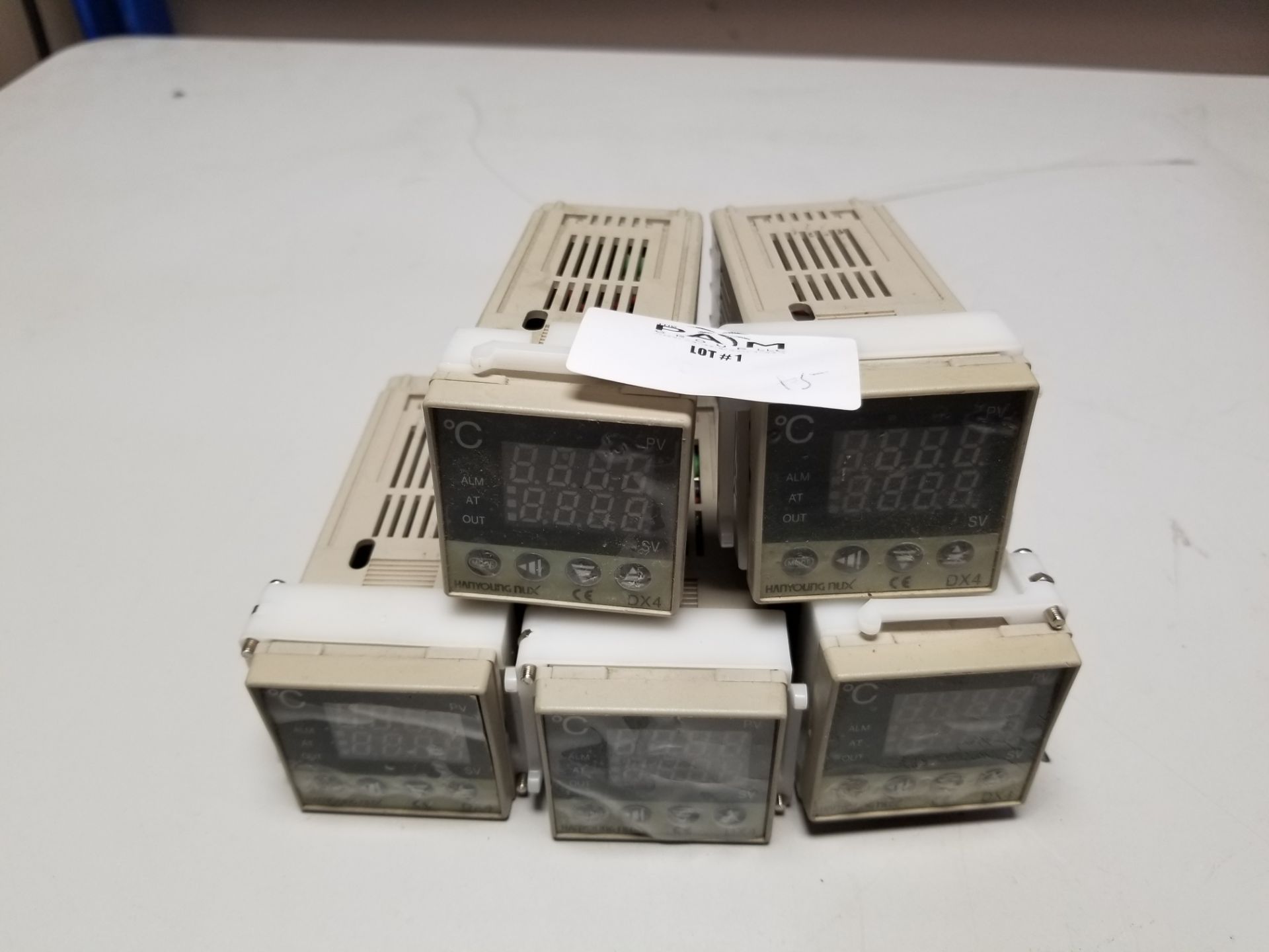 LOT OF HANYOUNG TEMPERATURE CONTROLLERS