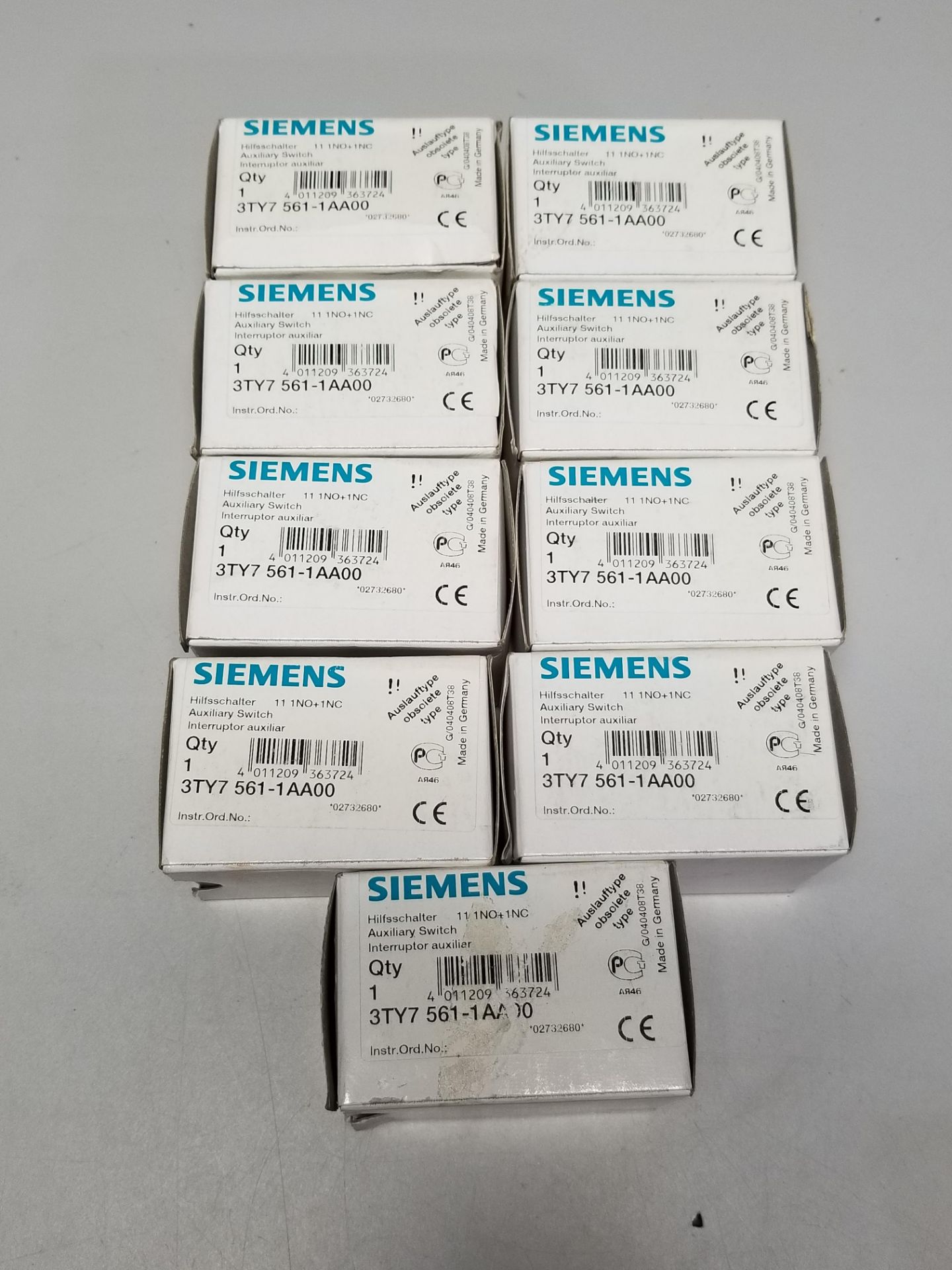 LOT OF NEW SIEMENS AUXILIARY SWITCH