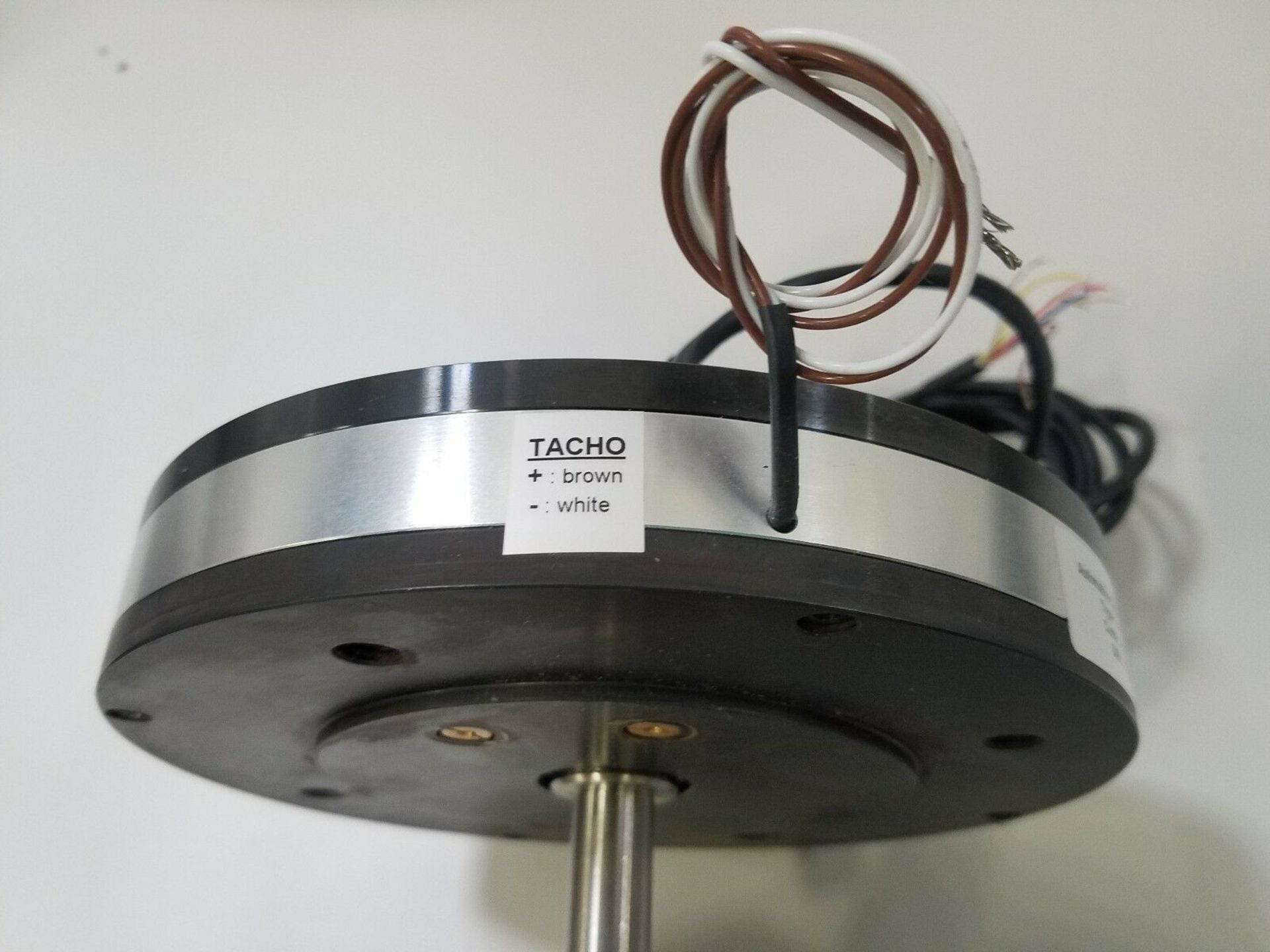 UNUSED AST HIGH PERFORMANCE FLAT DISC DC SERVO MOTOR WITH TACHO & ENCODER - Image 7 of 8