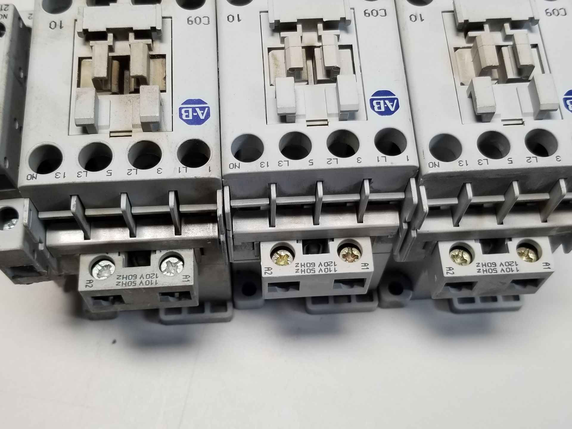 LOT OF ALLEN BRADLEY MOTOR CONTACTOR - Image 4 of 5