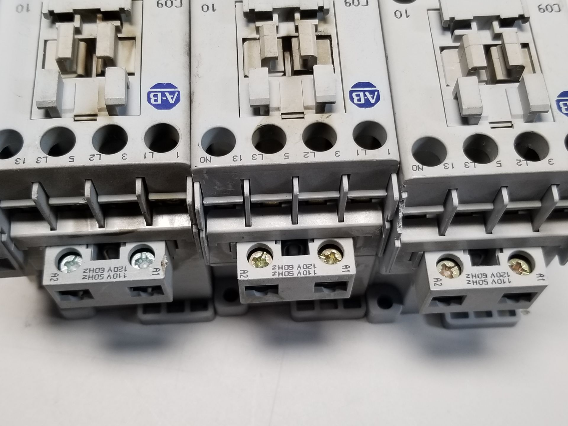 LOT OF ALLEN BRADLEY MOTOR CONTACTOR - Image 2 of 5