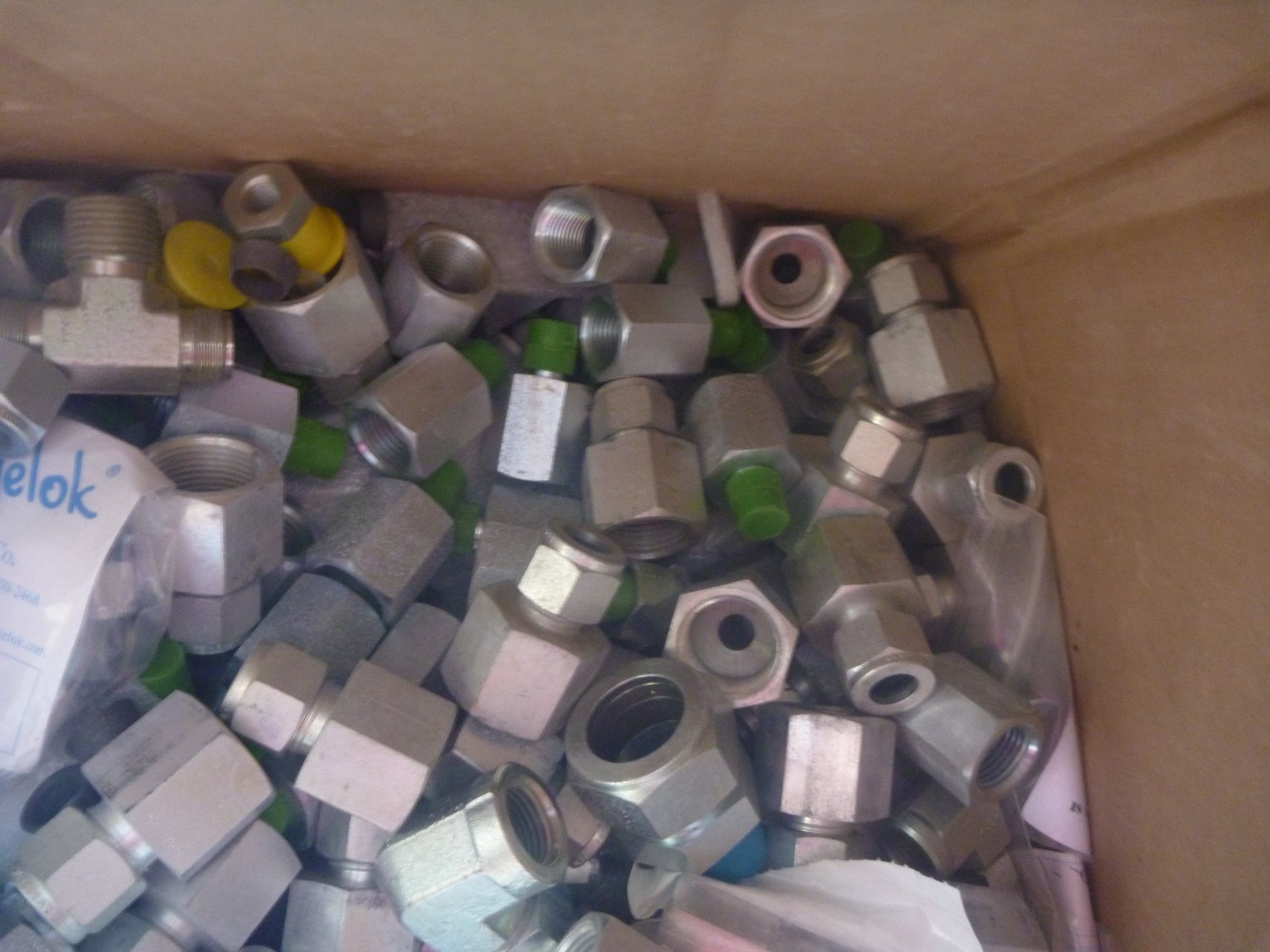 Large Lot of New Swagelok compression pipe fittings - Image 4 of 6