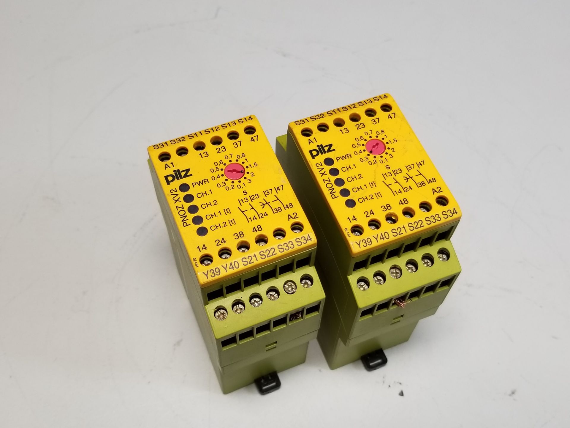 LOT OF PILZ SAFETY RELAY