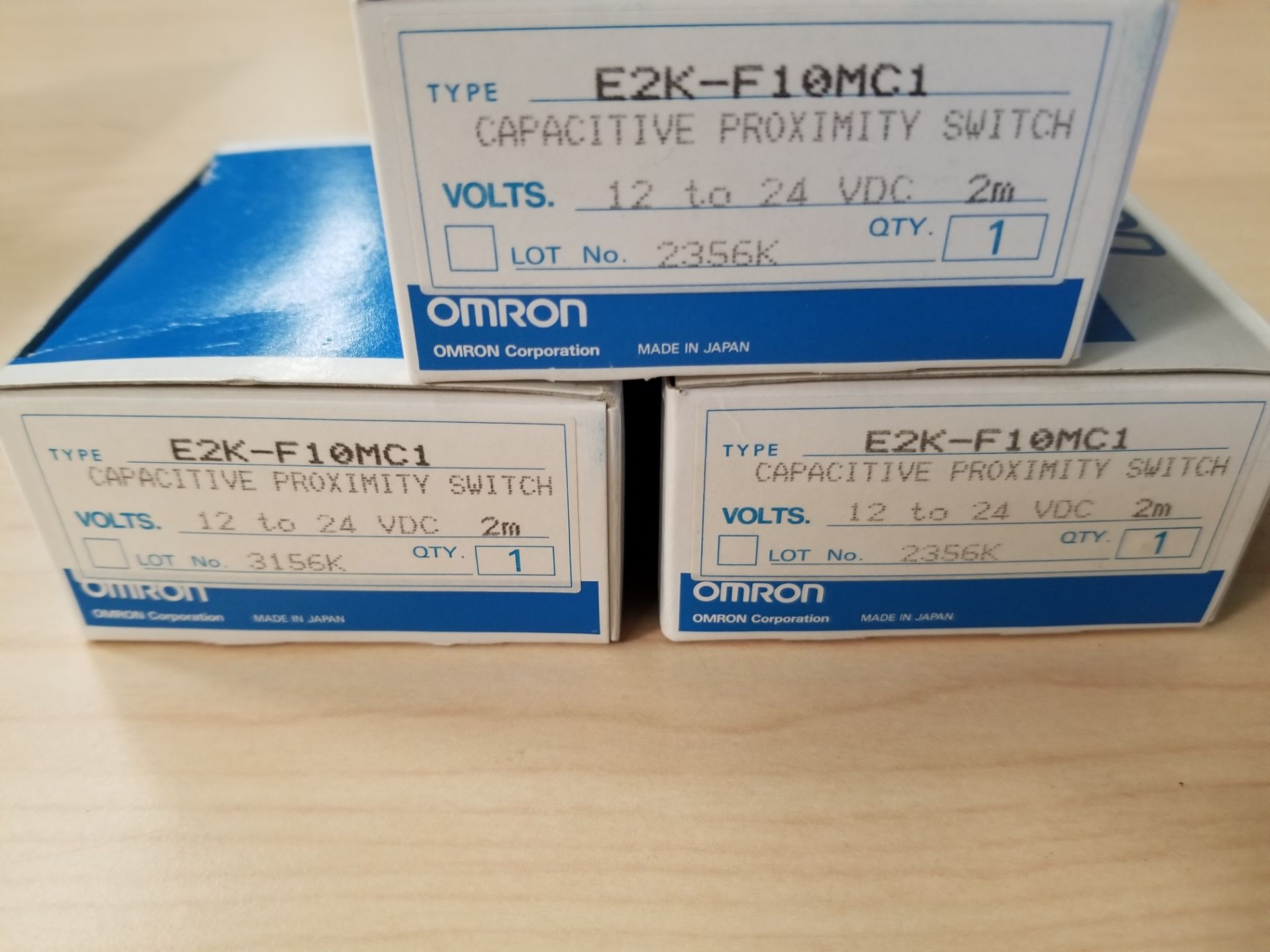 LOT OF 3 NEW OMRON E2K-F10MC1 CAPACITIVE PROXIMITY SWITCHES/SENSORS - Image 2 of 3