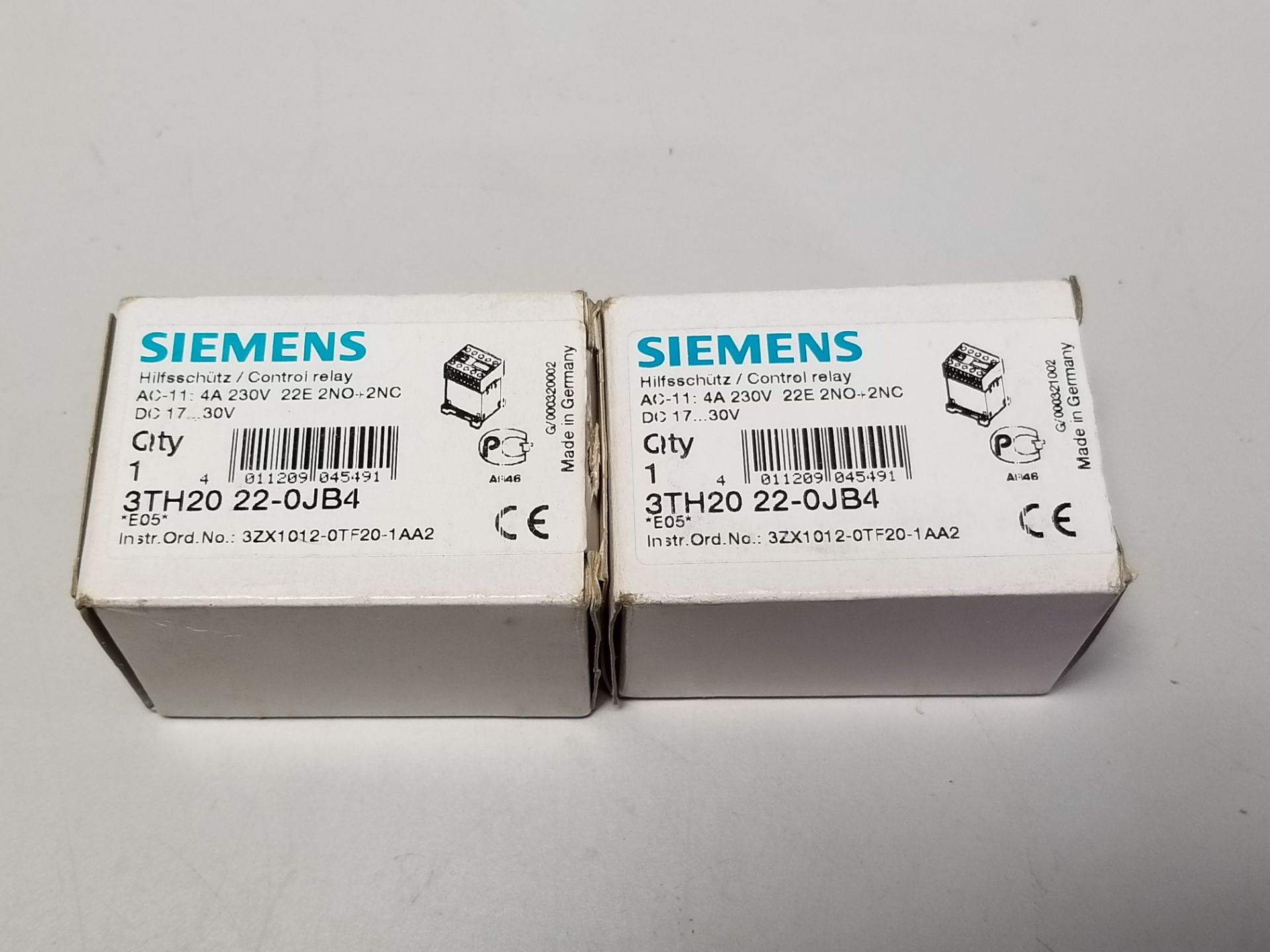 LOT OF NEW SIEMENS CONTROL RELAY