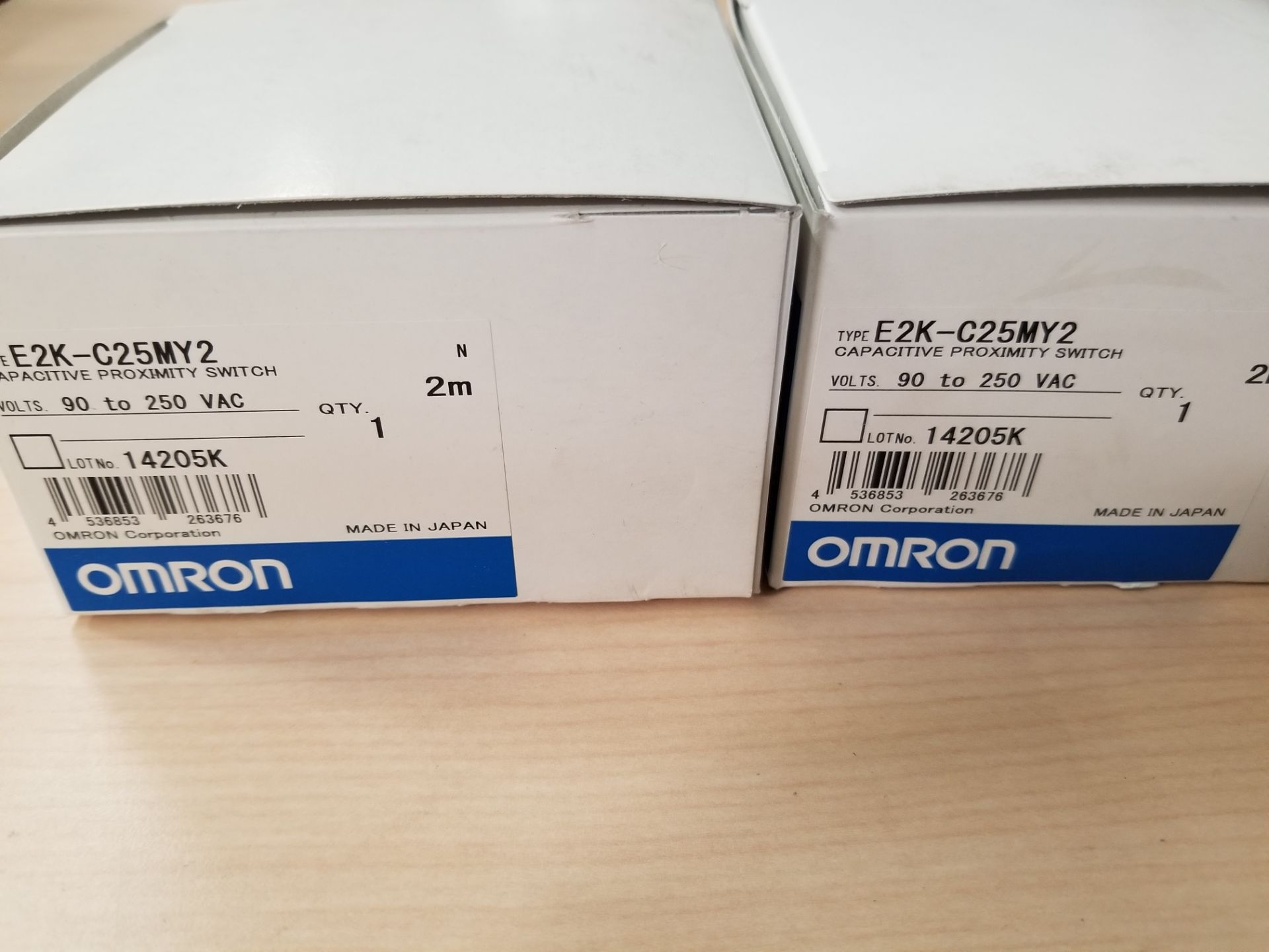 LOT OF 2 NEW OMRON E2K-C25MY2 CAPACITIVE PROXIMITY SWITCHES/SENSORS - Image 2 of 3