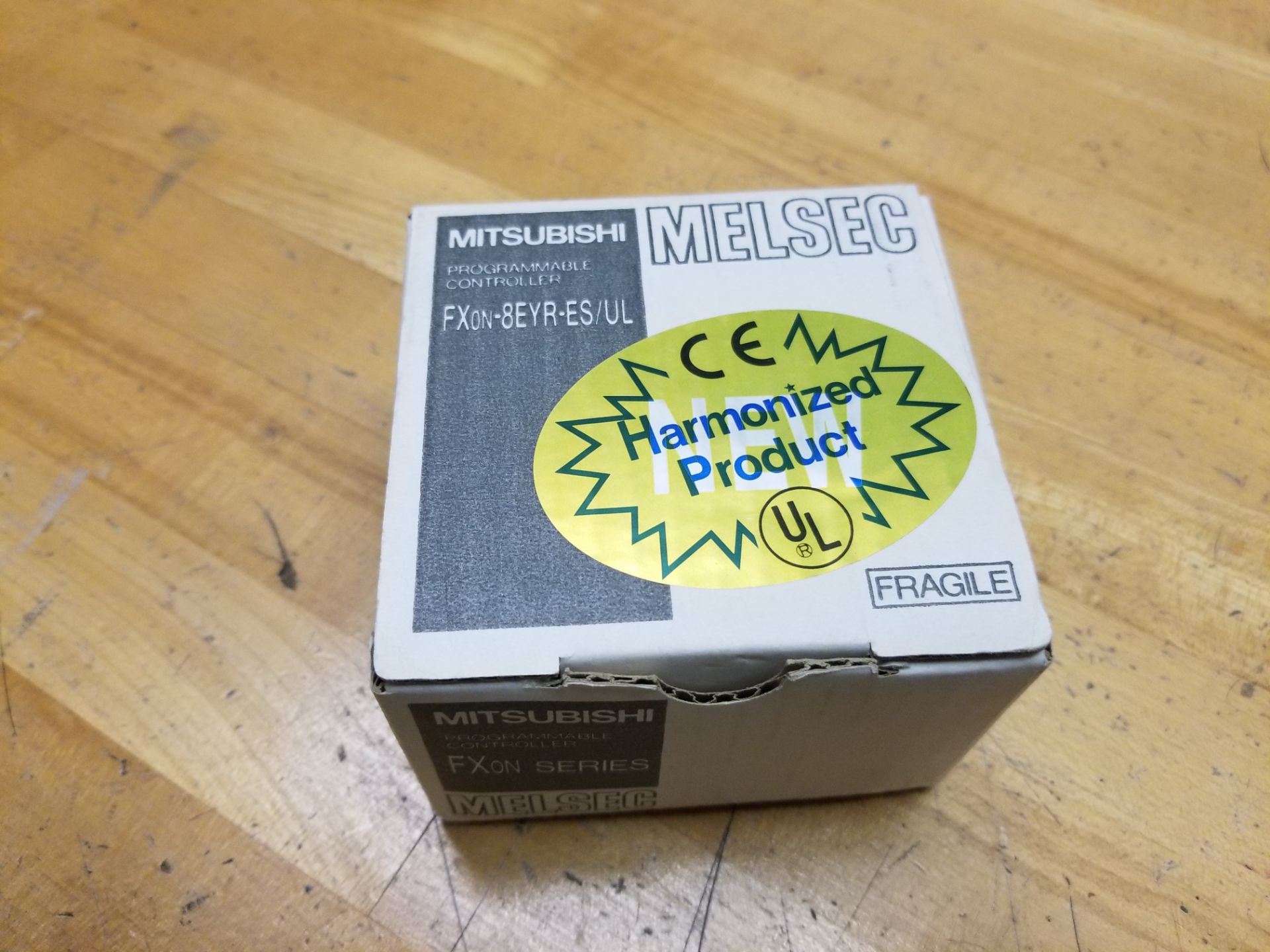 NEW MITSUBISHI MELSEC Fxon-8EYR-ES/UL PLC CONTROLLER MODULE