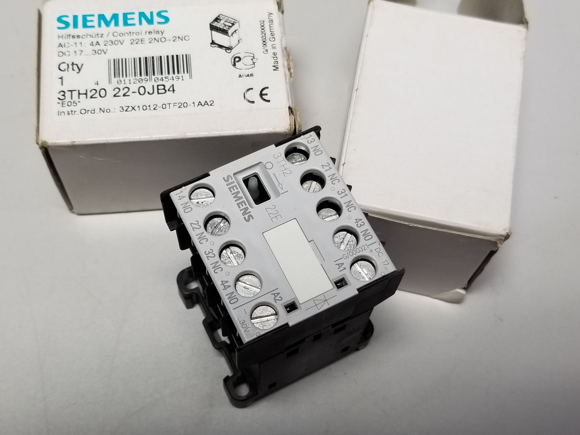 LOT OF NEW SIEMENS CONTROL RELAY - Image 2 of 2
