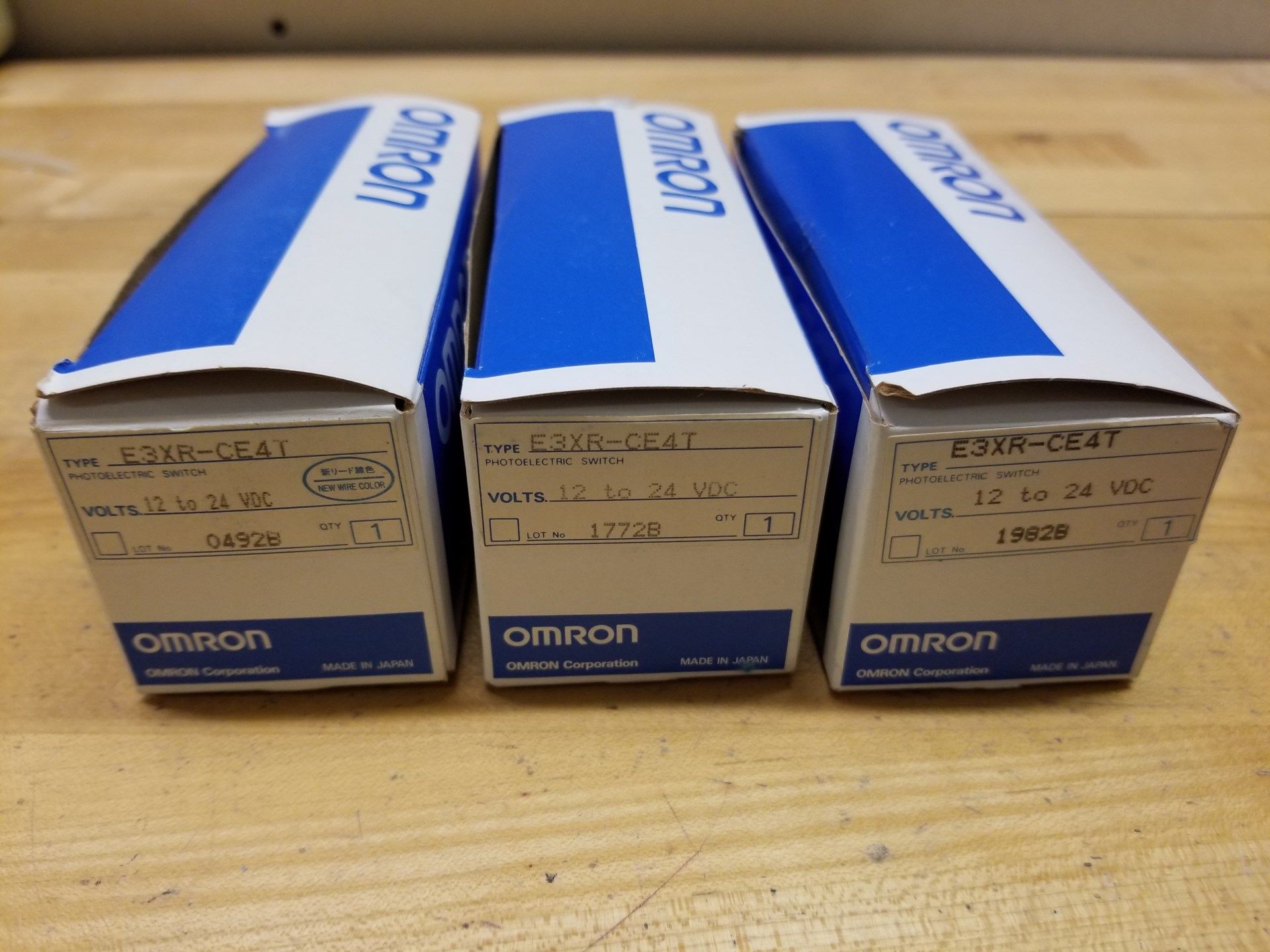 LOT OF 3 NEW OMRON E3XR-CE4T PHOTOELECTRIC SWITCHES/SENSORS