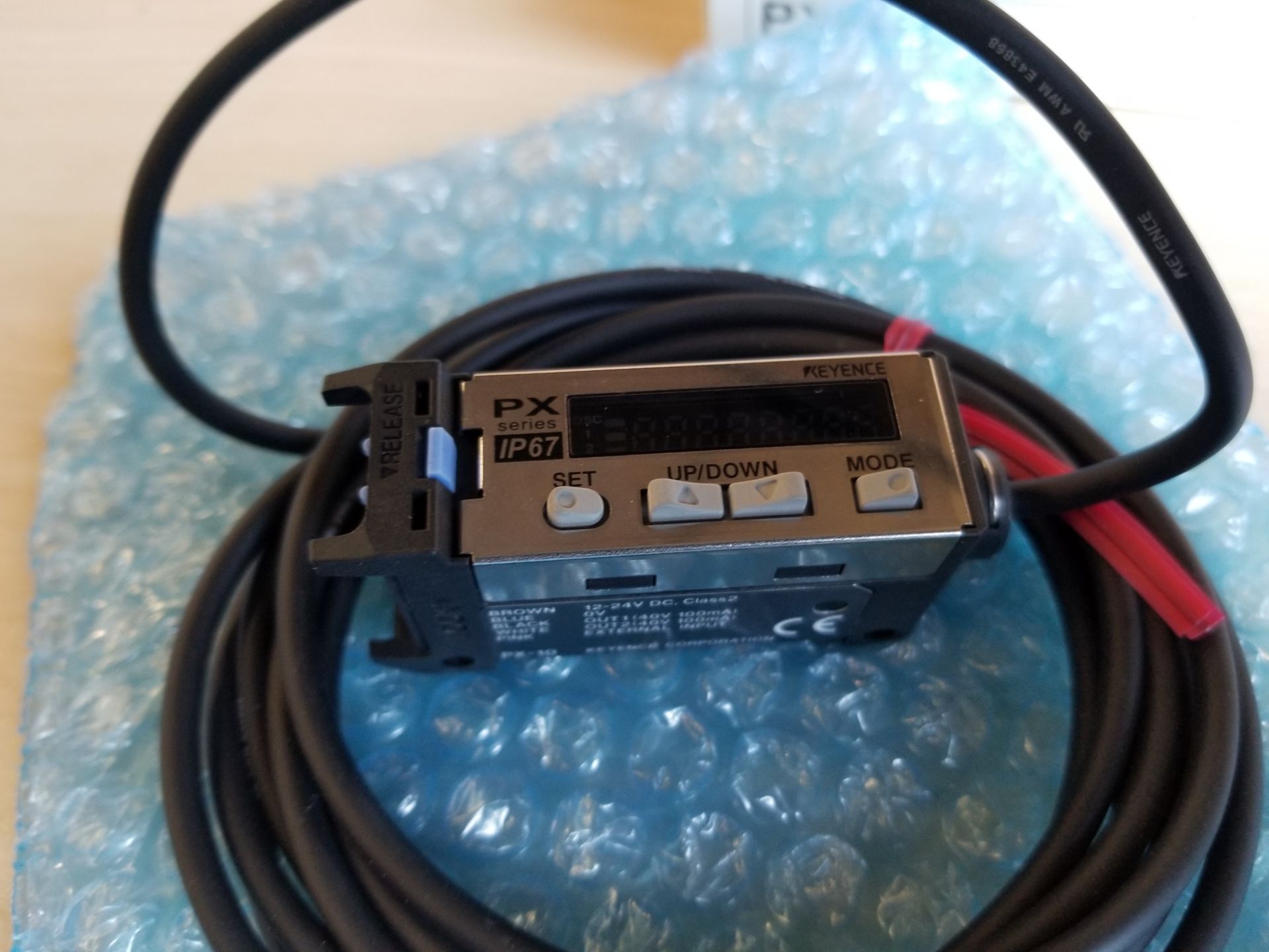 New Keyence Environment Resistant Digital Photoelectric Sensor PX-10 - Image 2 of 5