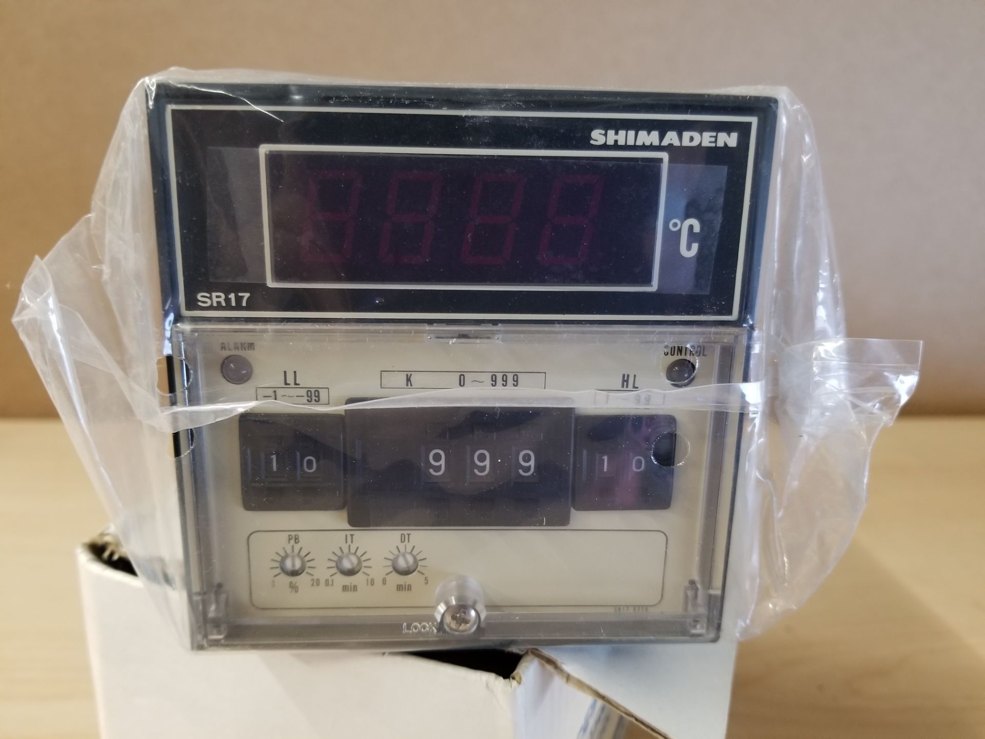New Shimaden Temperature Controller - Image 3 of 5