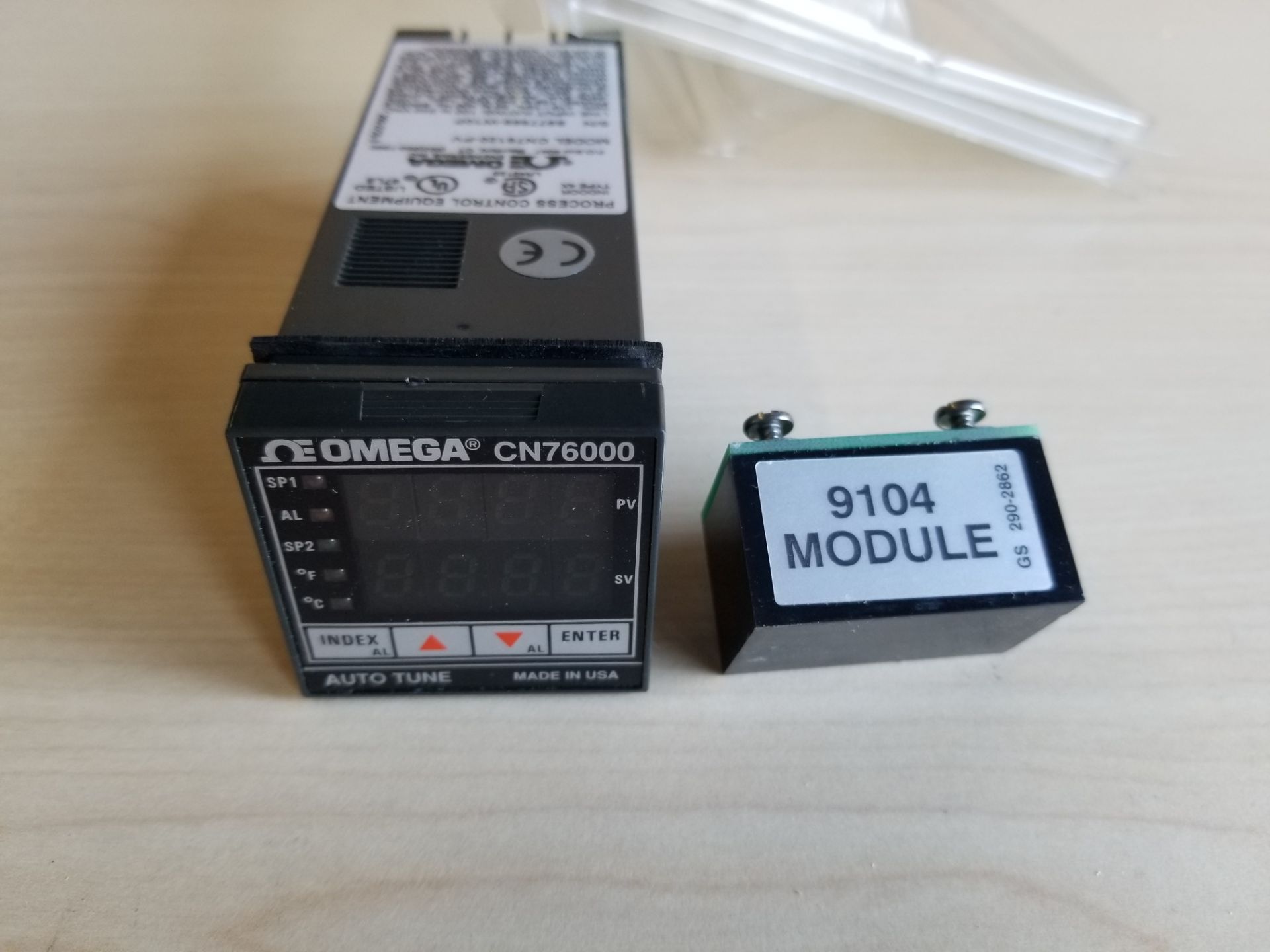 New Omega 1/16 DIN PID Autotune Temperature Controller - Image 2 of 4