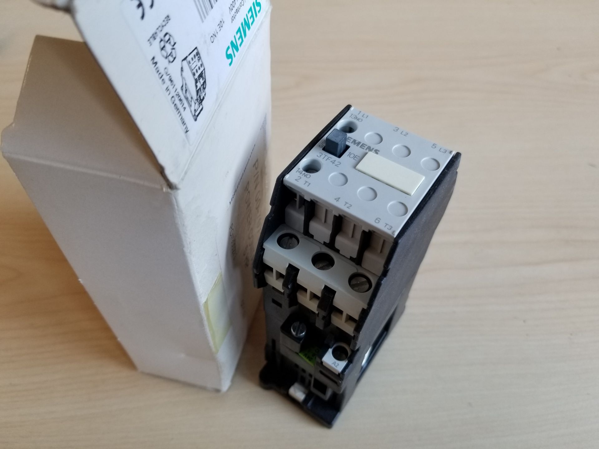 New Siemens Contactor 3TF42 10-0BB4 - Image 2 of 3