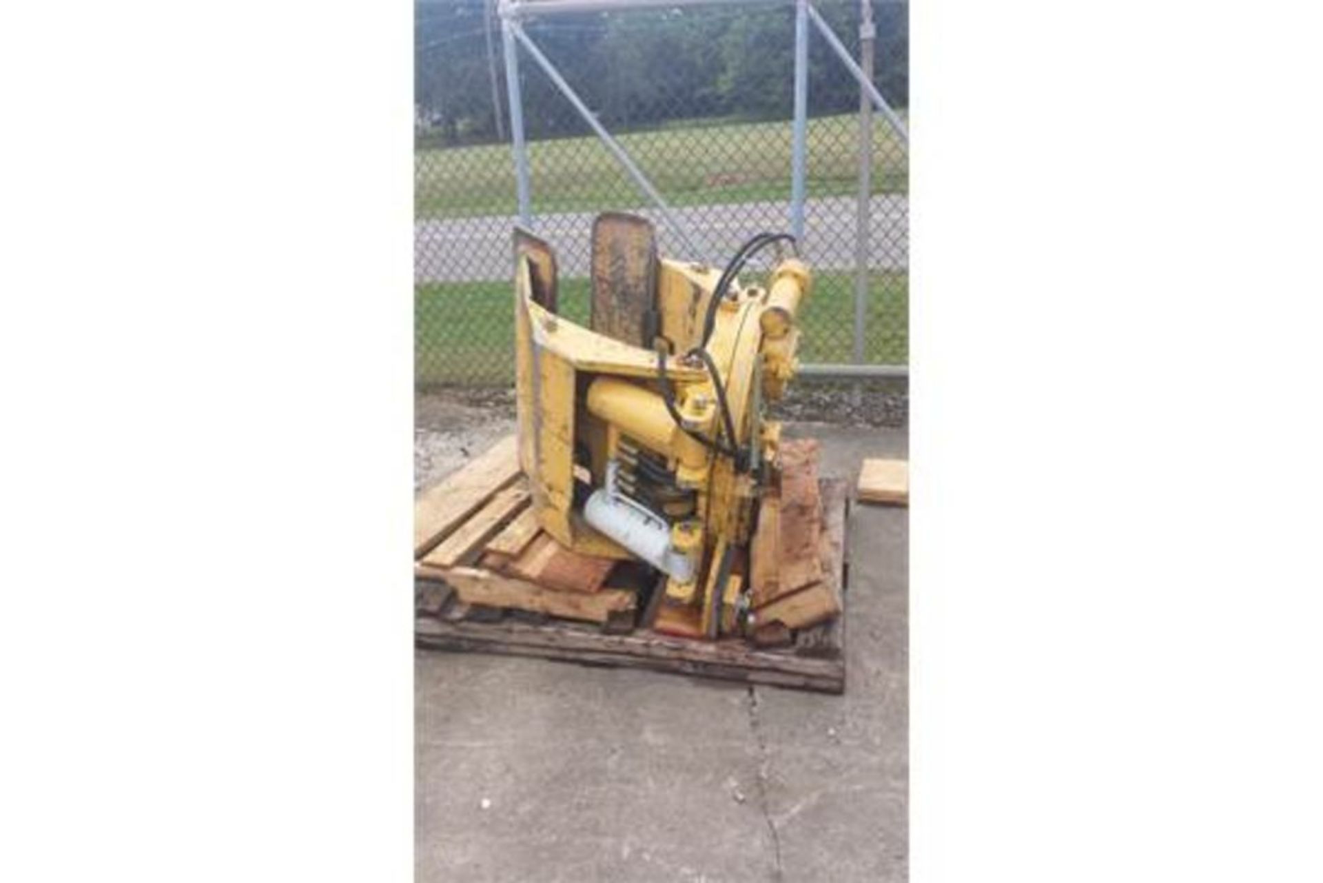 CASCADA LIFT TRUCK ATTACHMENT - Image 5 of 15