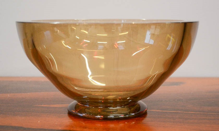 A smoky glass footed bowl, 22cm diameter.